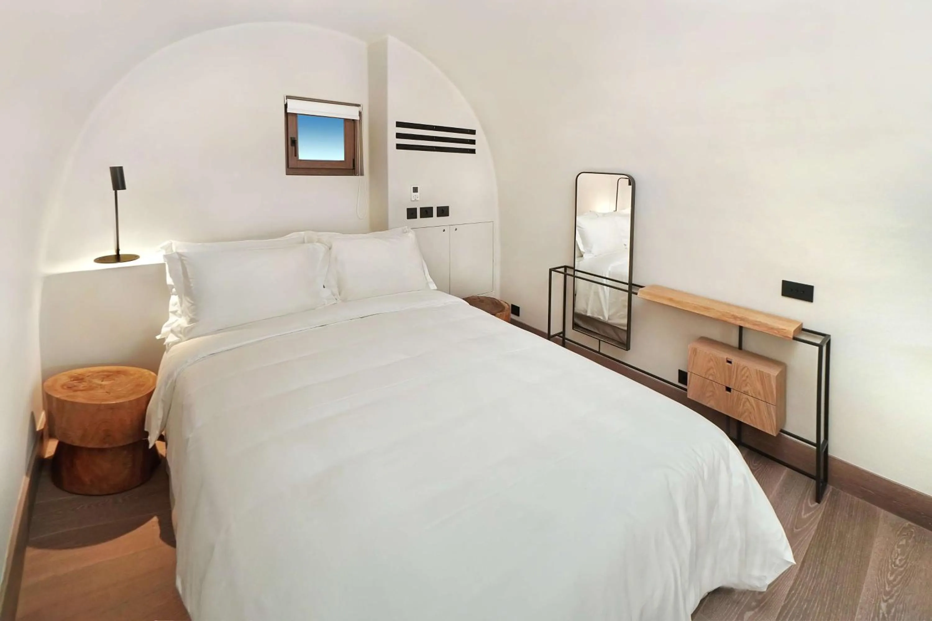 Photo of the whole room, Bed in Radisson Blu Zaffron Resort, Santorini