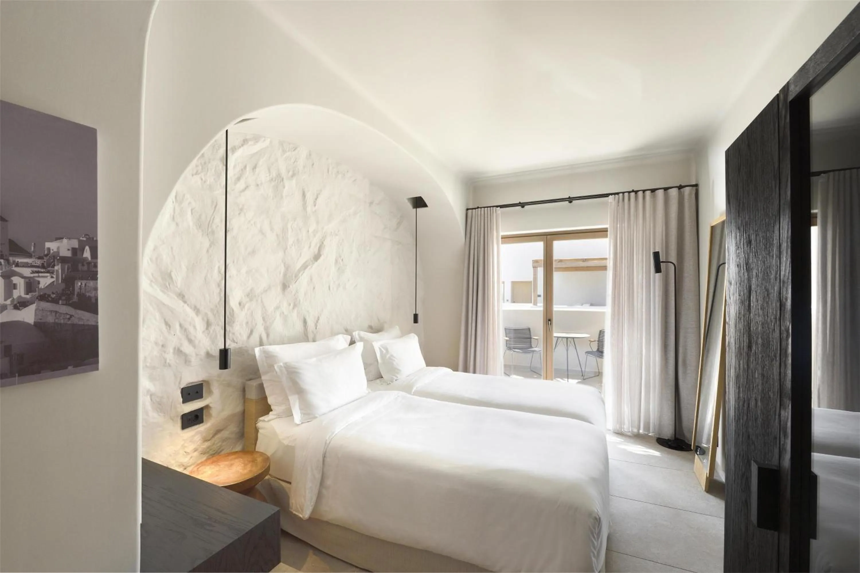 Bedroom, Bed in Radisson Blu Zaffron Resort, Santorini