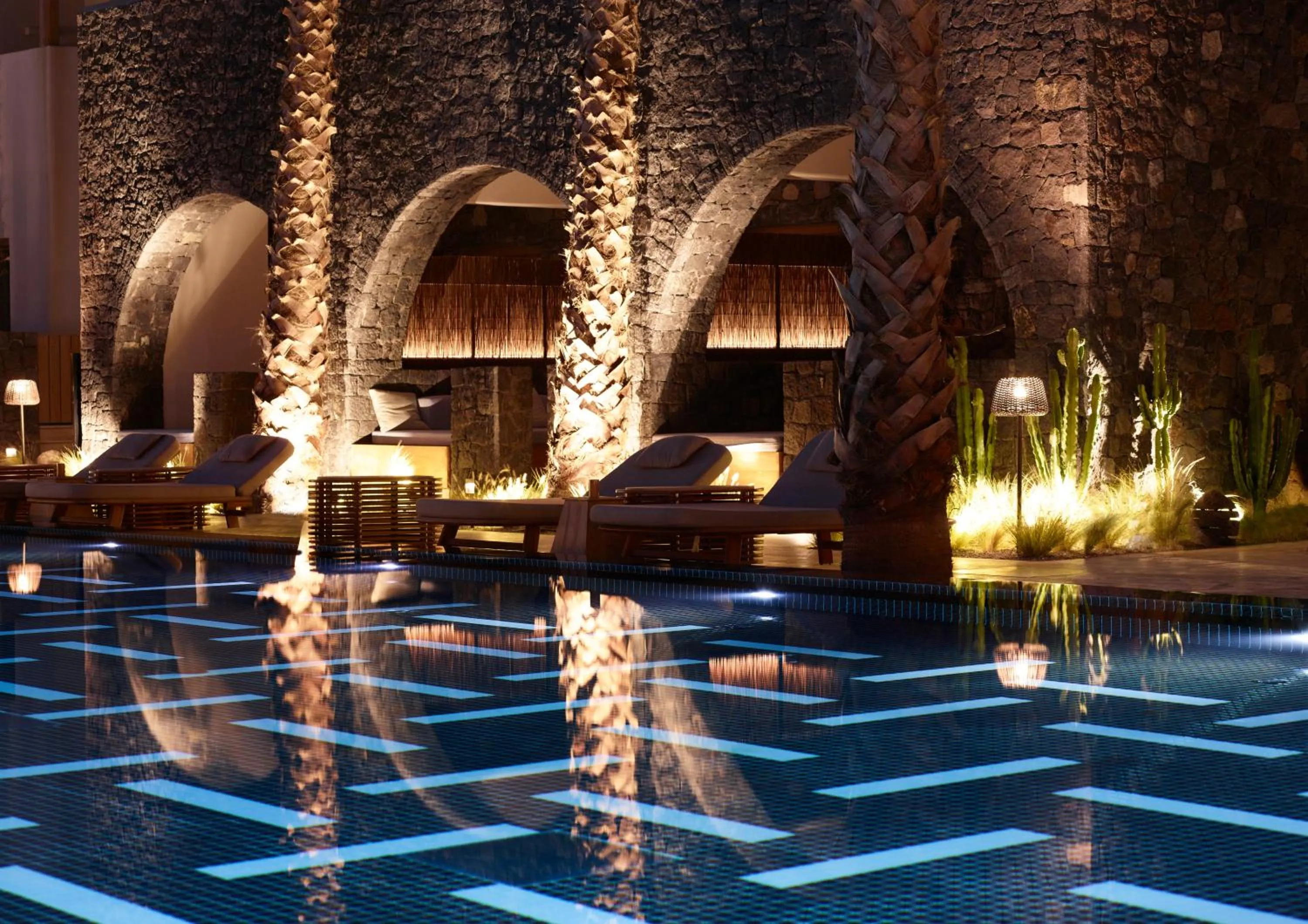 Swimming pool in Radisson Blu Zaffron Resort, Santorini