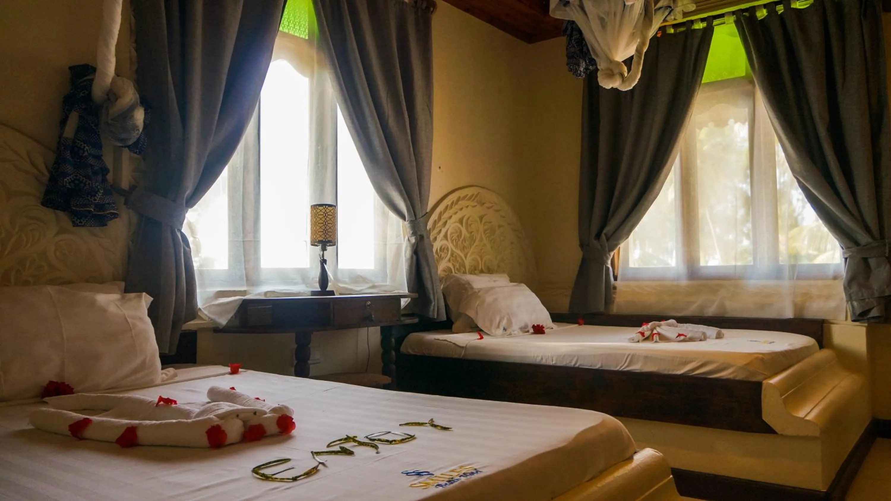 Bedroom, Bed in Smiles Beach Hotel