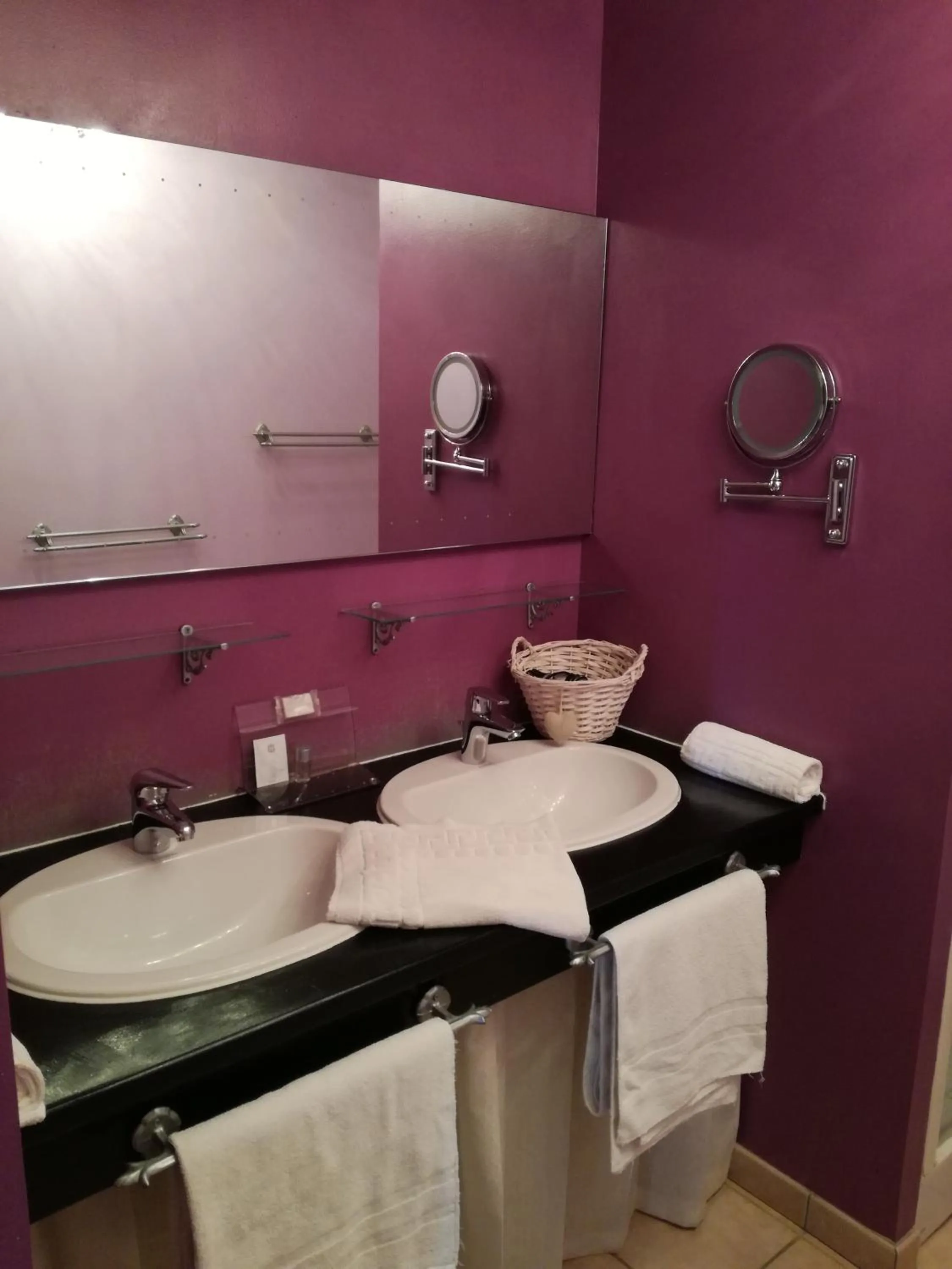 Bathroom in La Trainelière