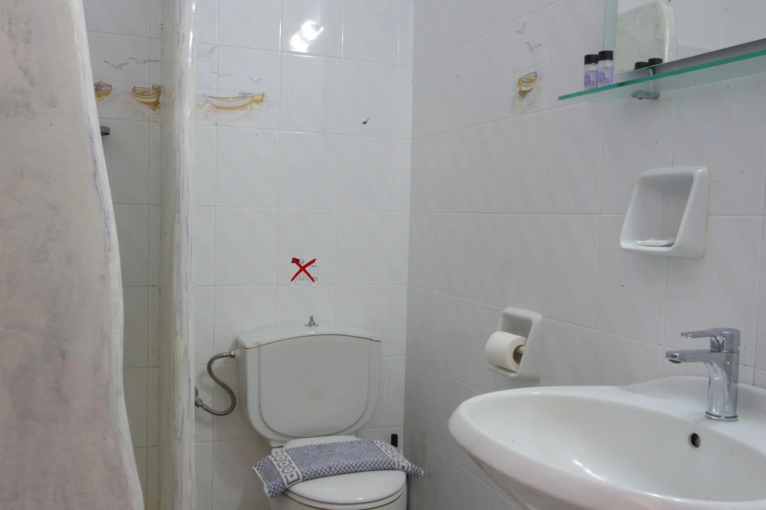 Shower in HOTEL MOHITERO