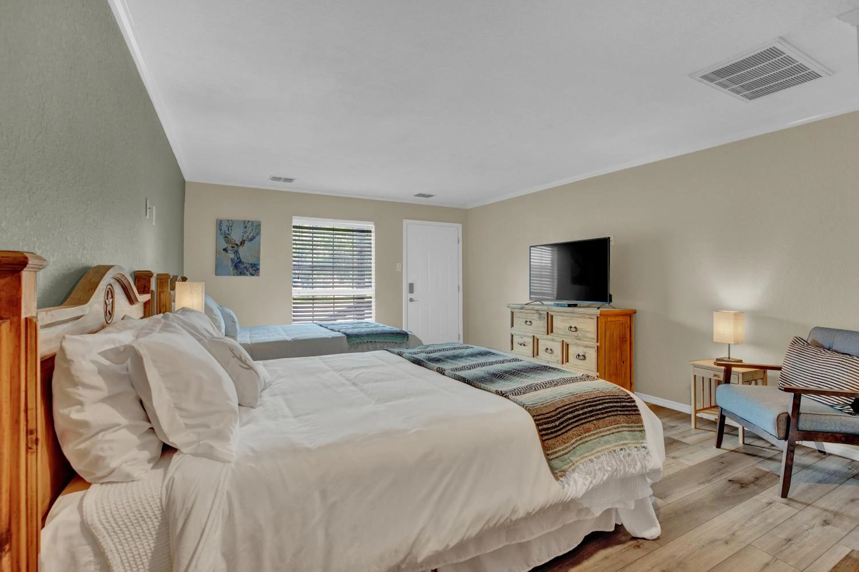 Bed in Maven's Inn & Grill