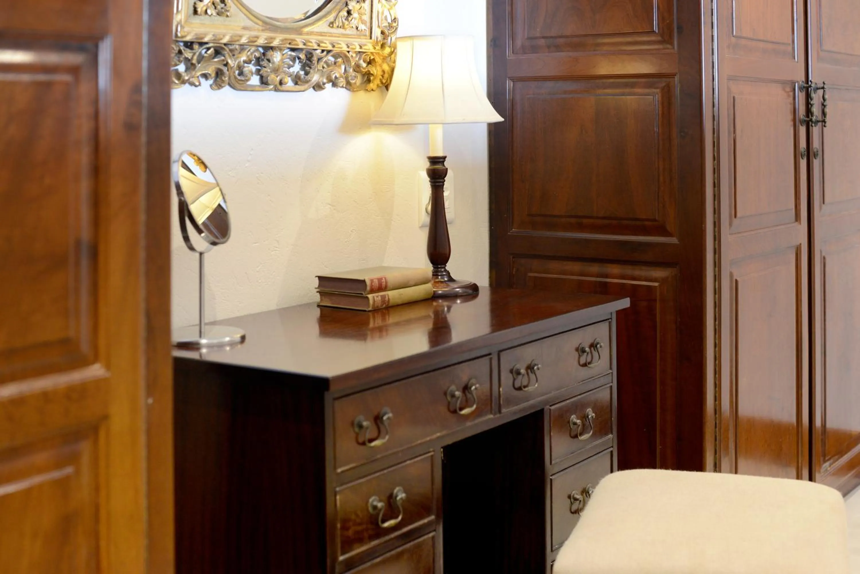 wardrobe in Tomjachu Bush Retreat