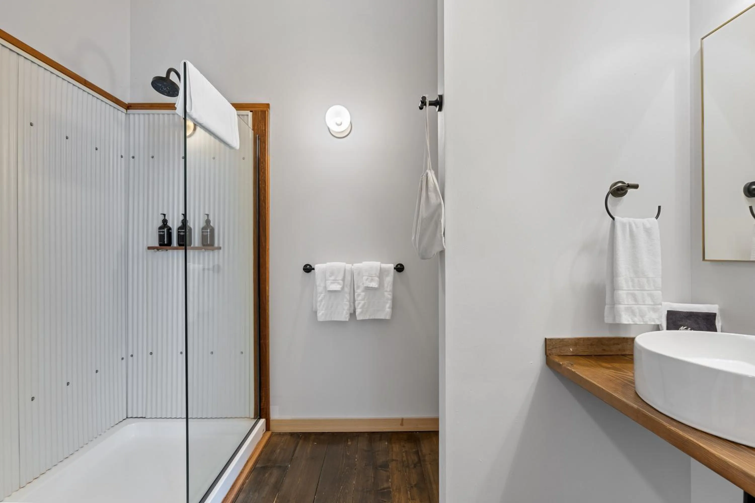 Shower in Bowline Hotel