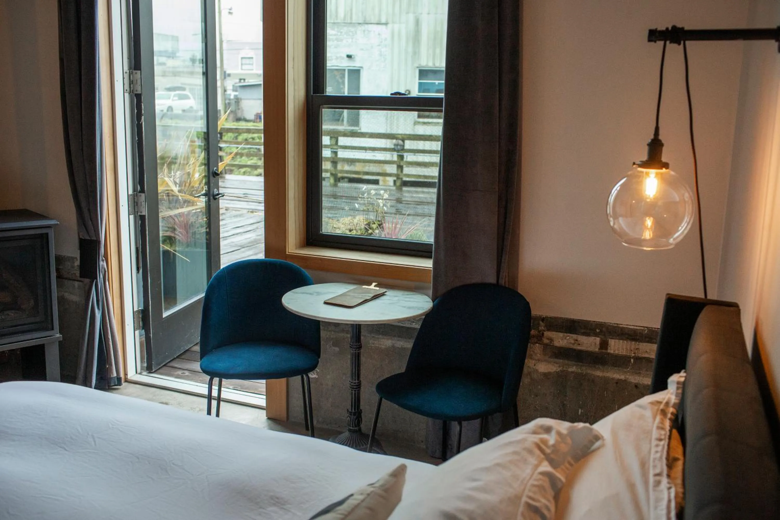 City view, Bed in Bowline Hotel