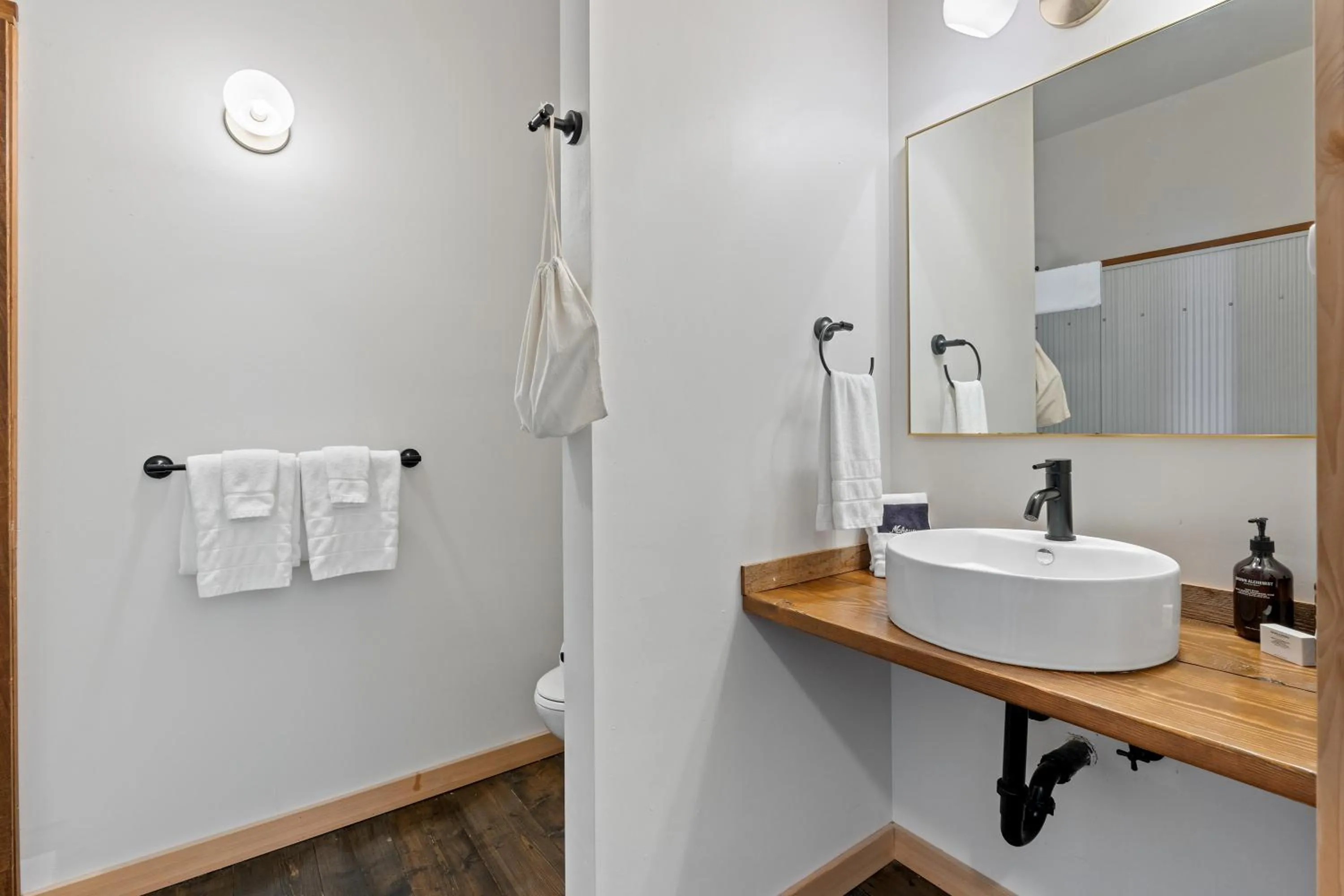 Shower in Bowline Hotel