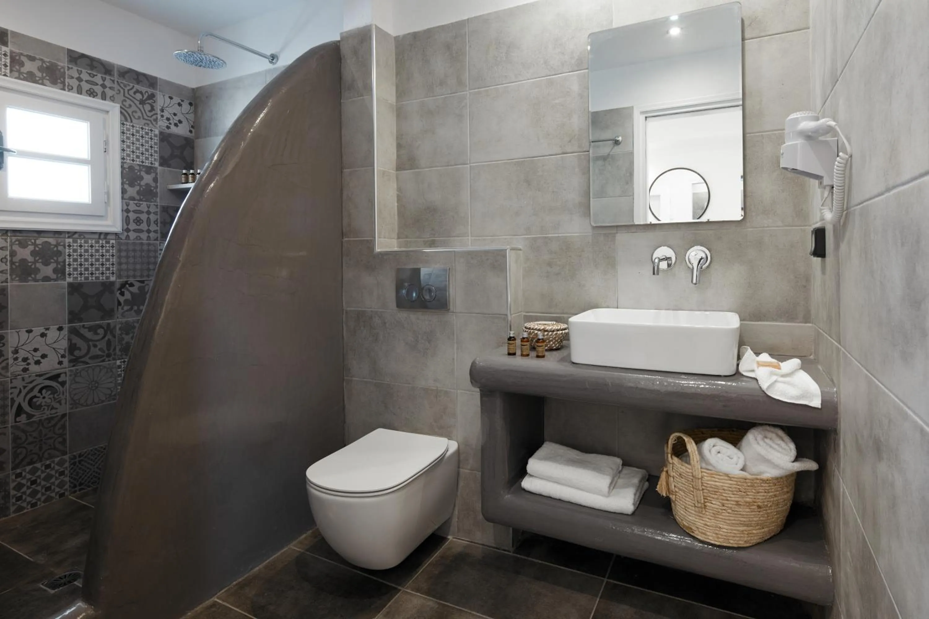 Shower in Symmetry Suites