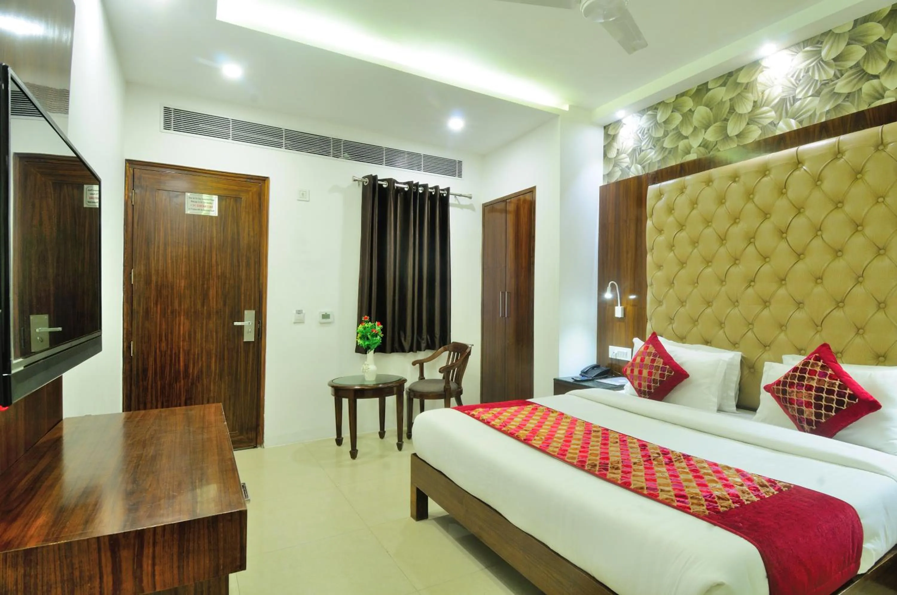 Bed in The Yuvraj By LIVIQ