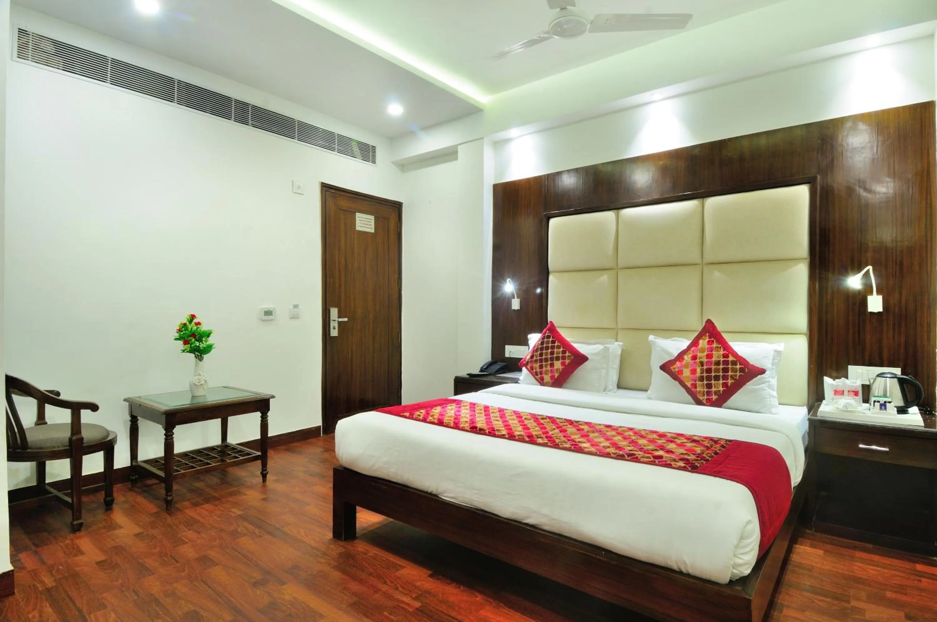 Bed in The Yuvraj By LIVIQ