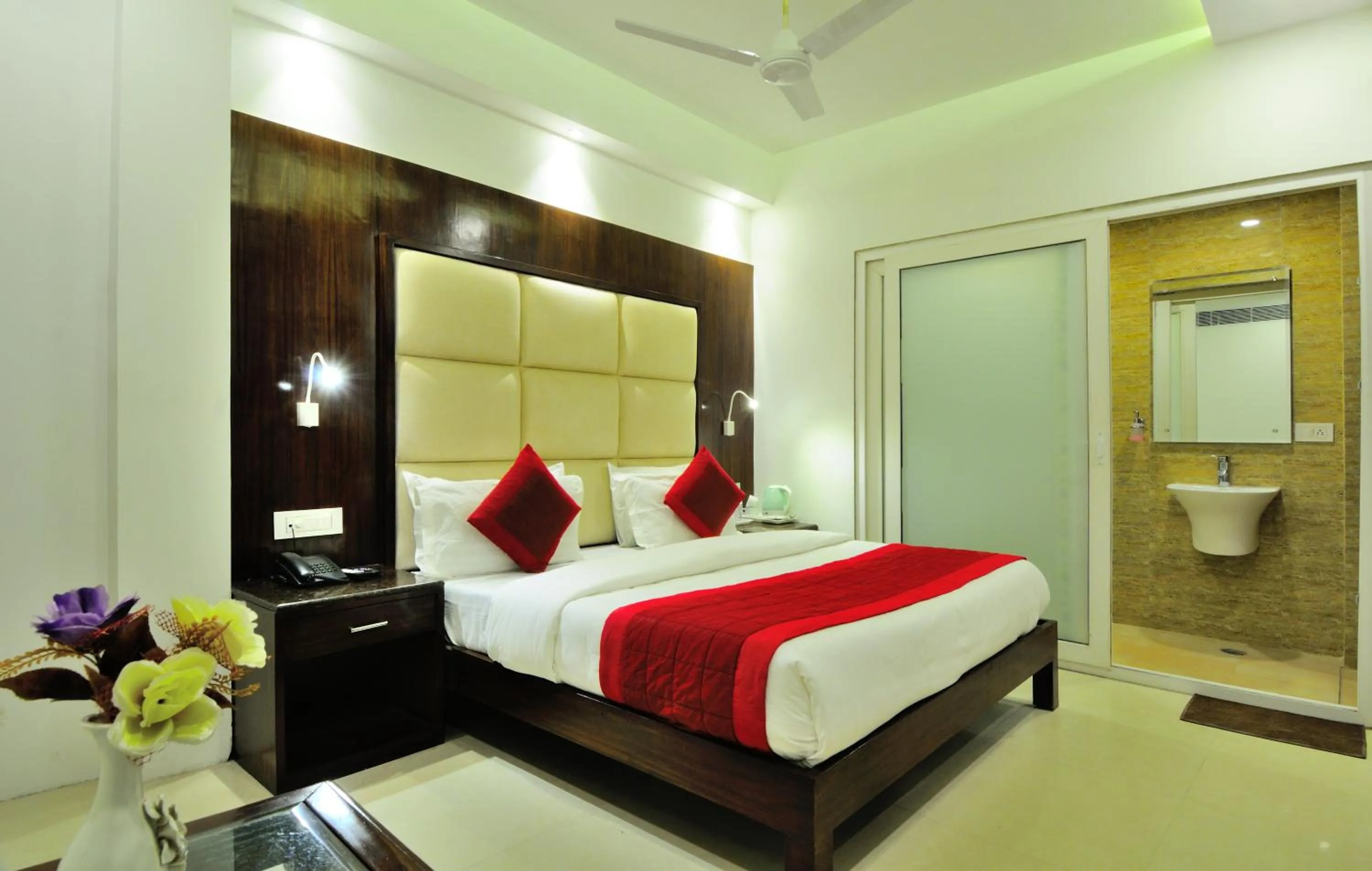 Bed in The Yuvraj By LIVIQ