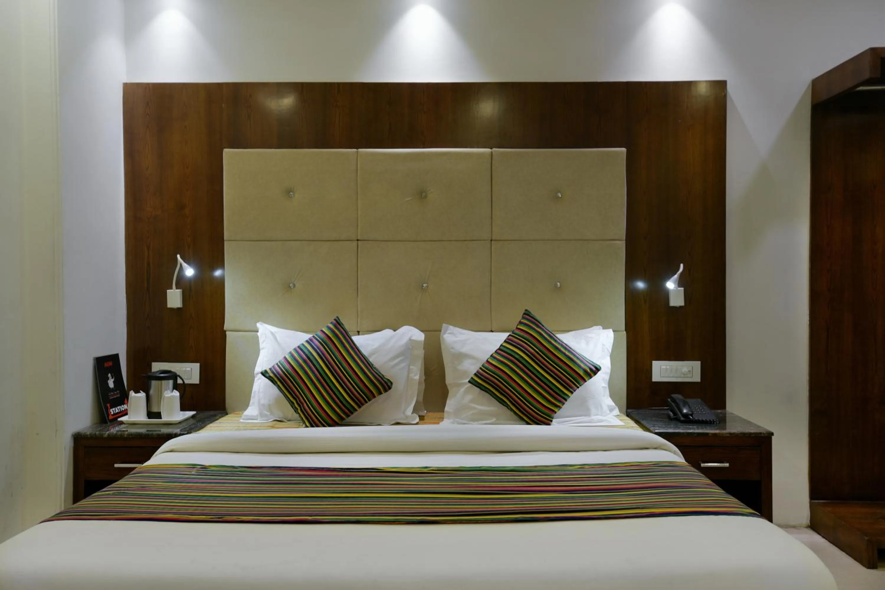 Bed in The Yuvraj By LIVIQ