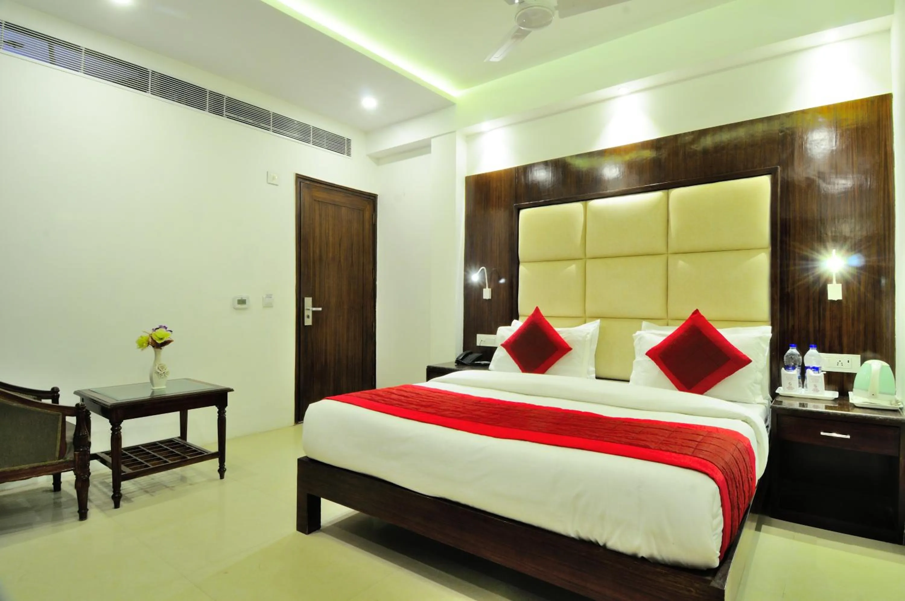 Bed in The Yuvraj By LIVIQ