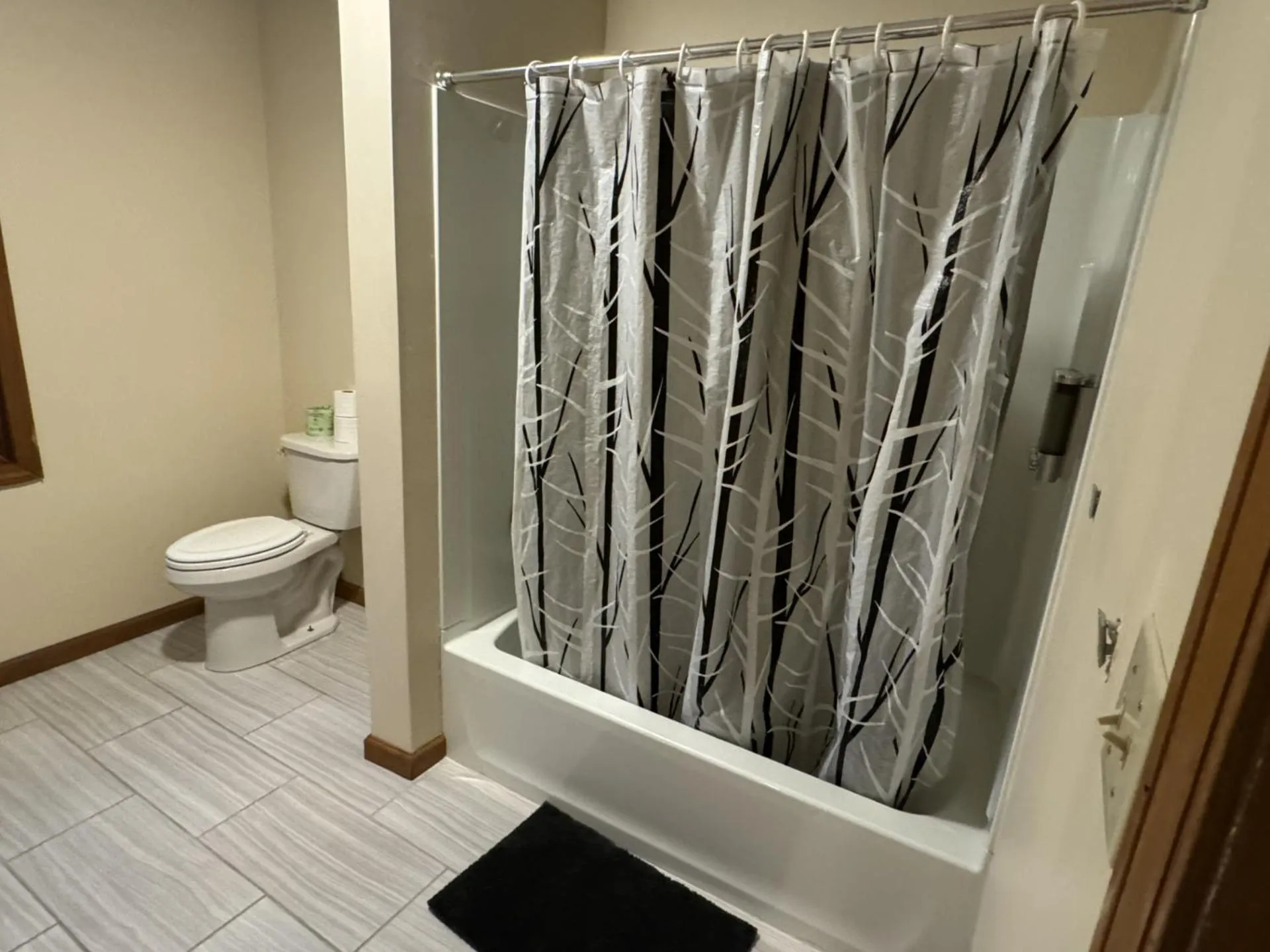 Mohican Resort Motel, Conveniently located to all Lake George attractions