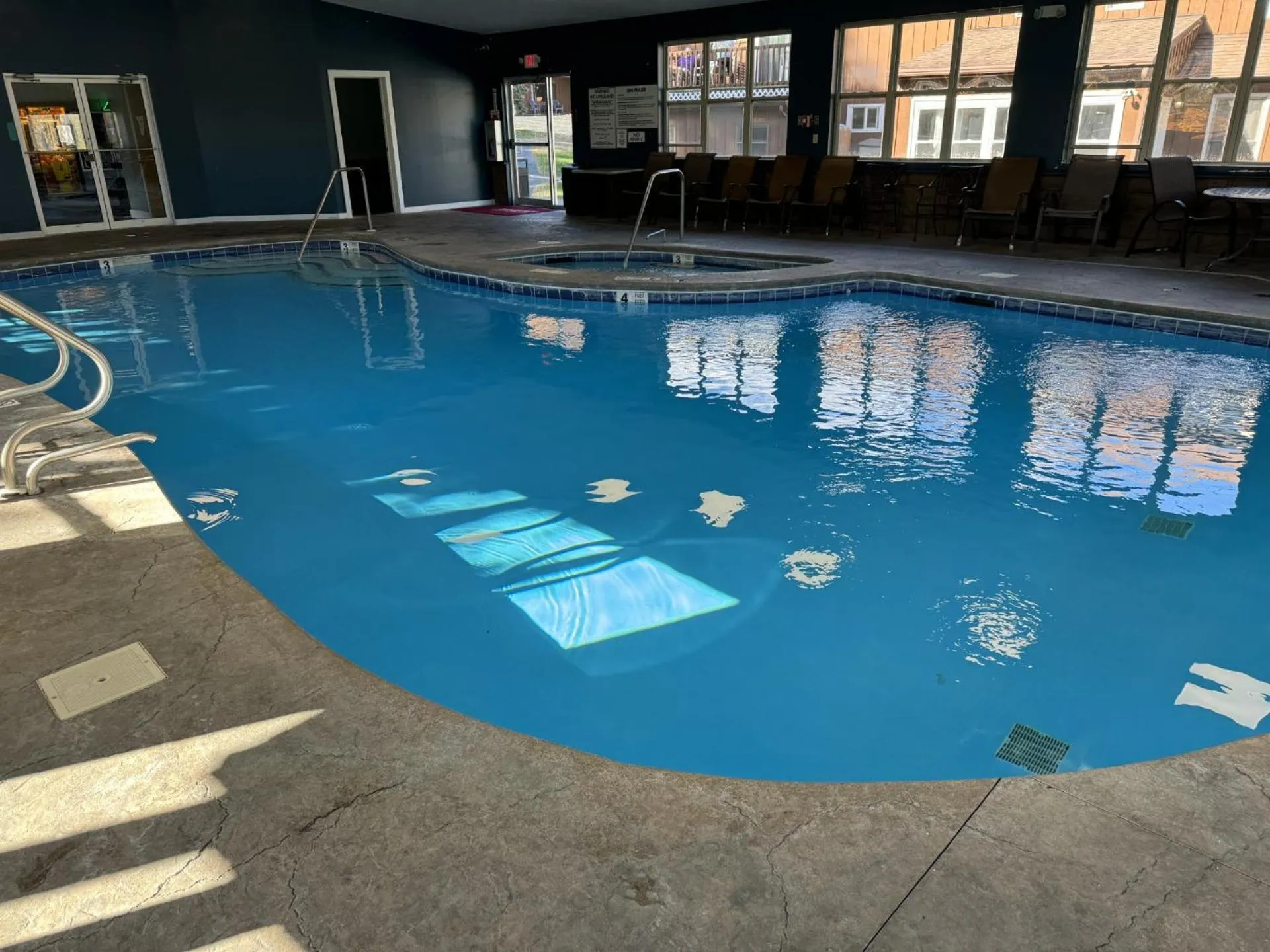 Mohican Resort Motel, Conveniently located to all Lake George attractions