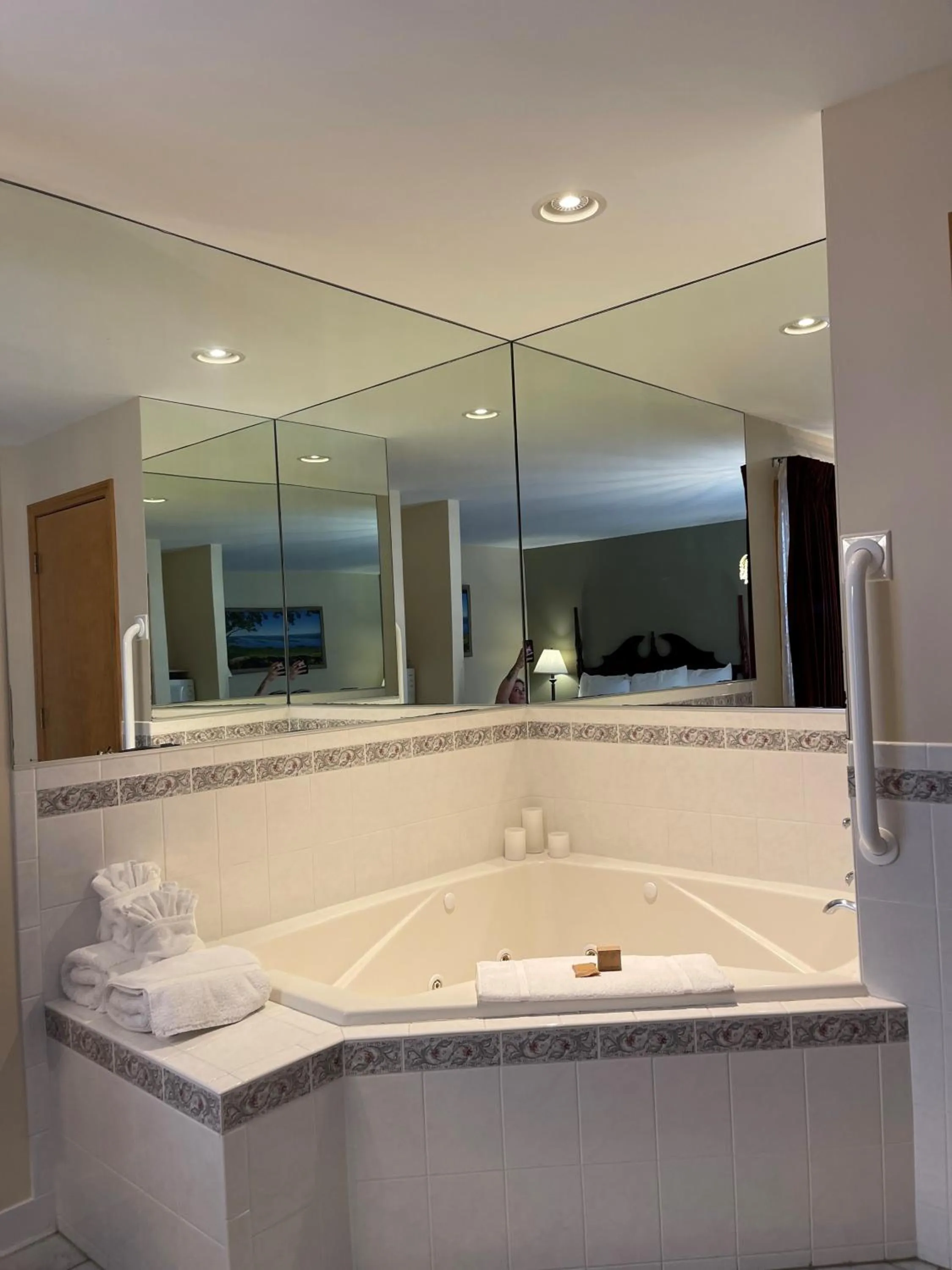 Bathroom in Mohican Resort Motel, Conveniently located to all Lake George attractions