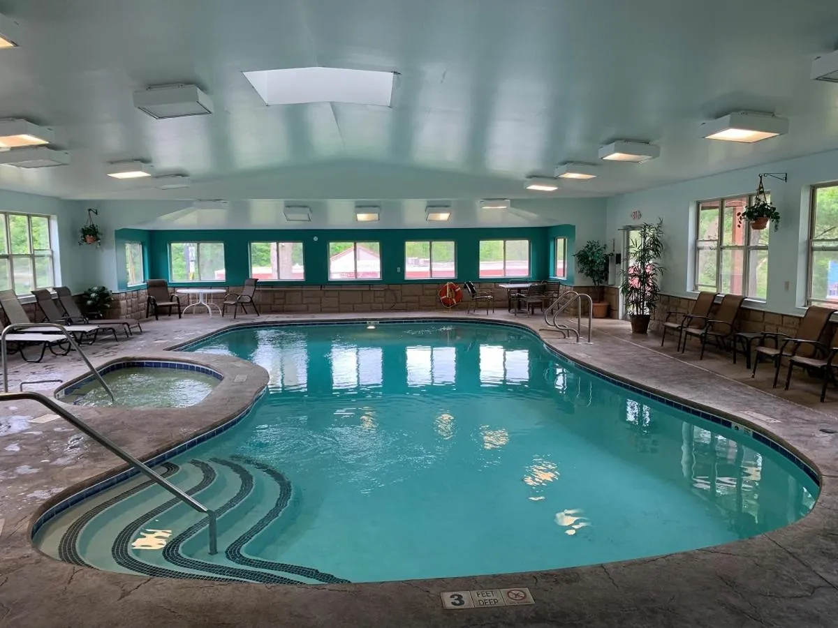 Swimming pool in Mohican Resort Motel, Conveniently located to all Lake George attractions