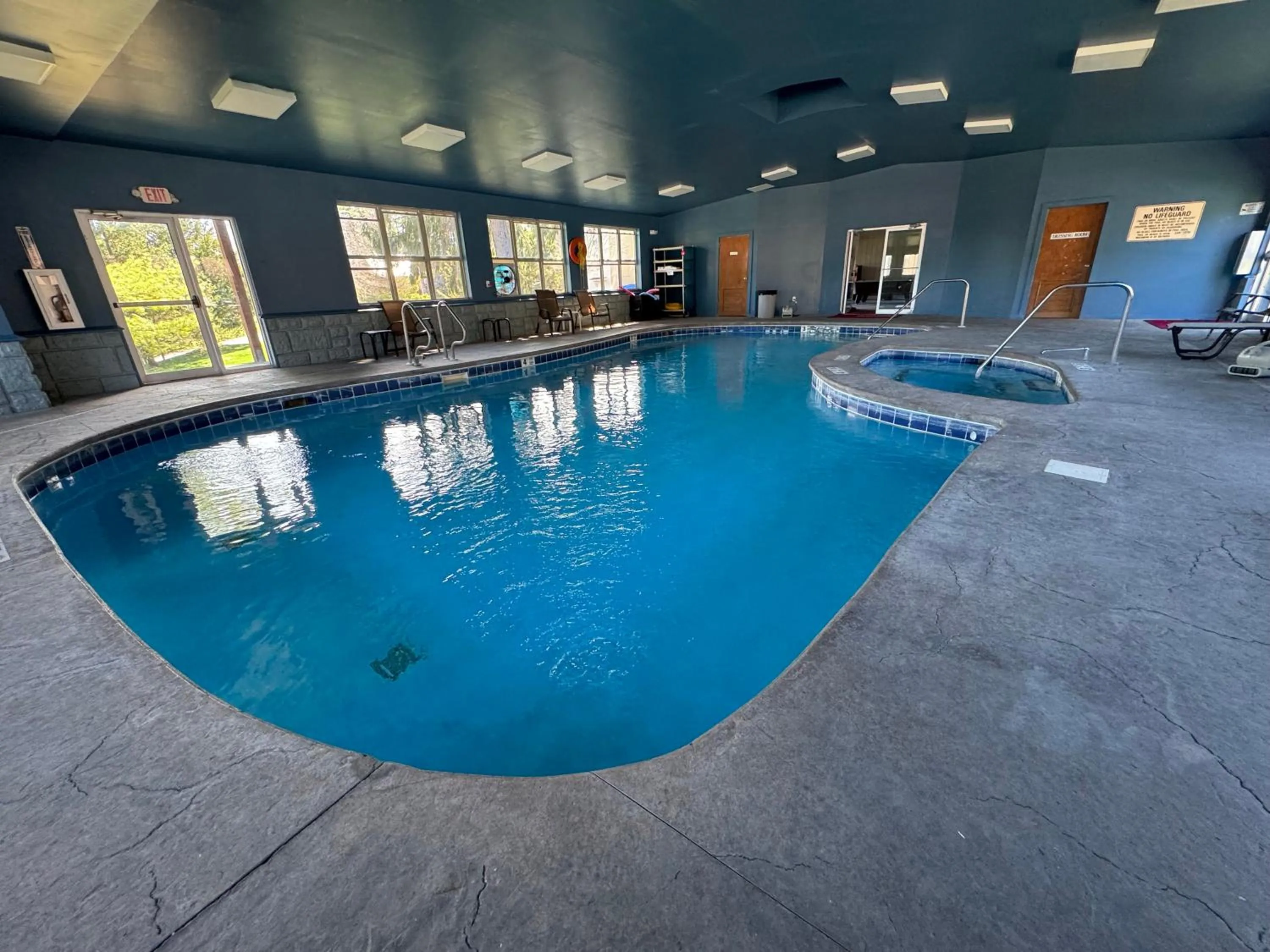 Mohican Resort Motel, Conveniently located to all Lake George attractions