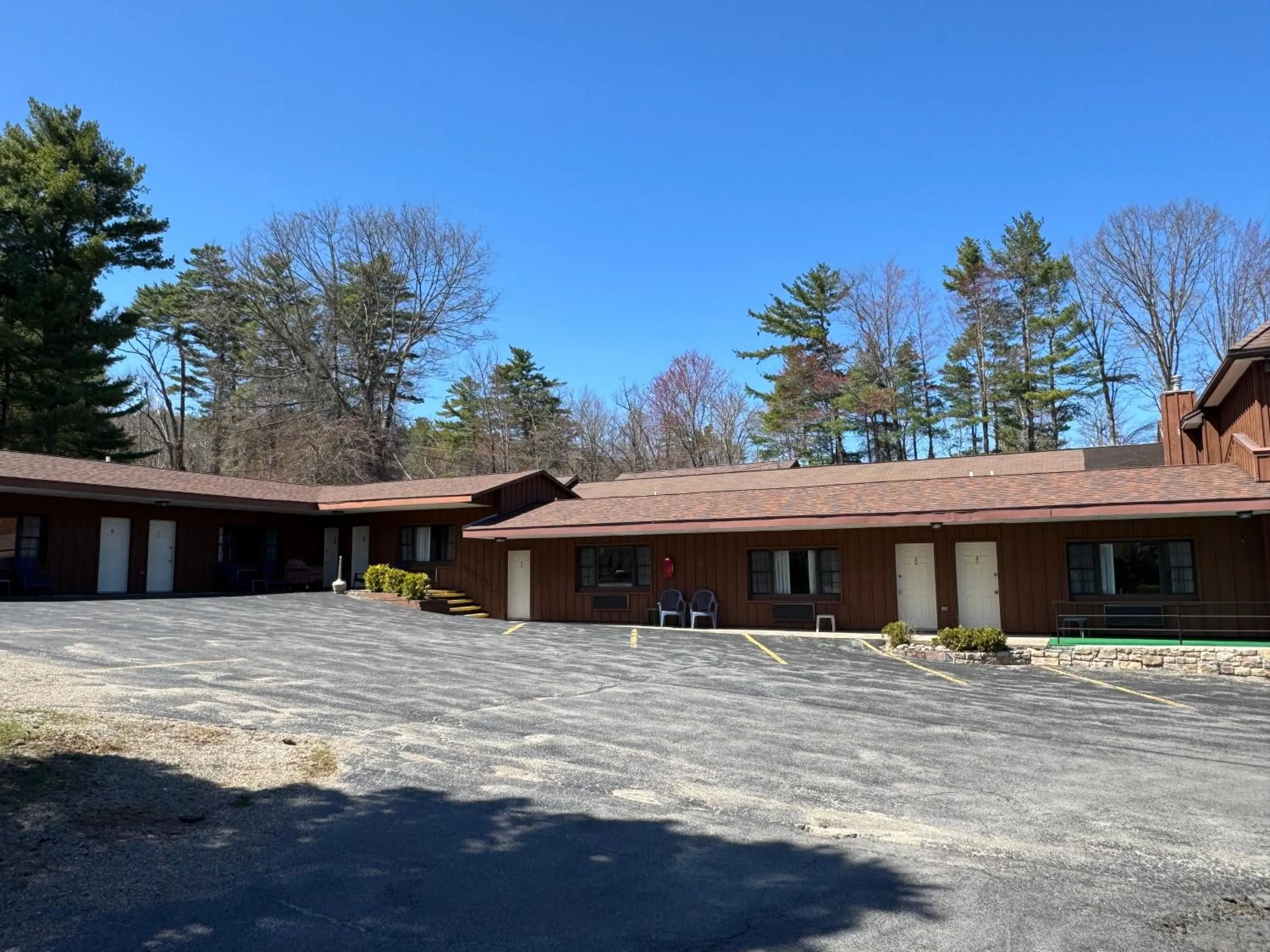 Mohican Resort Motel, Conveniently located to all Lake George attractions