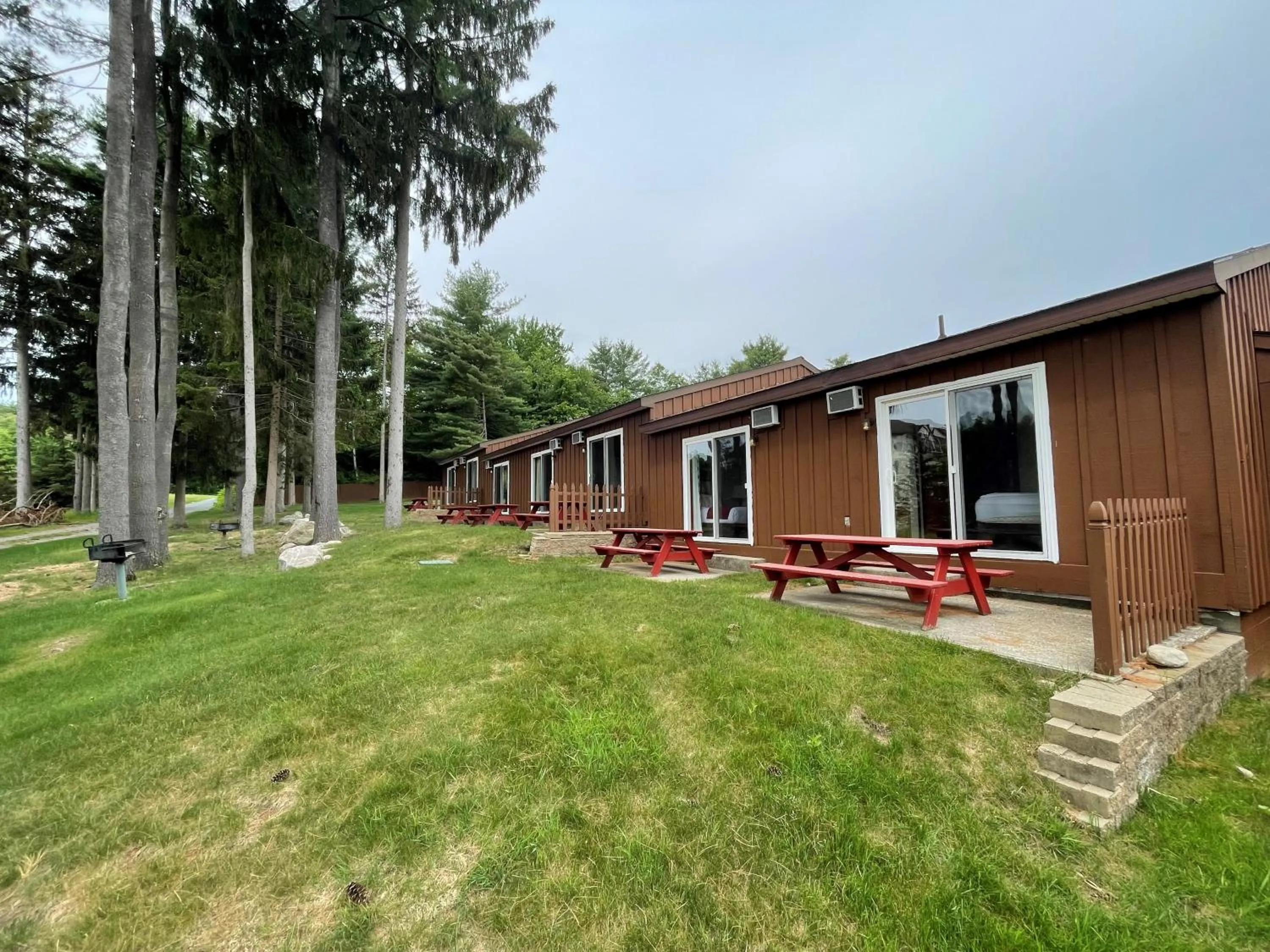 Mohican Resort Motel, Conveniently located to all Lake George attractions