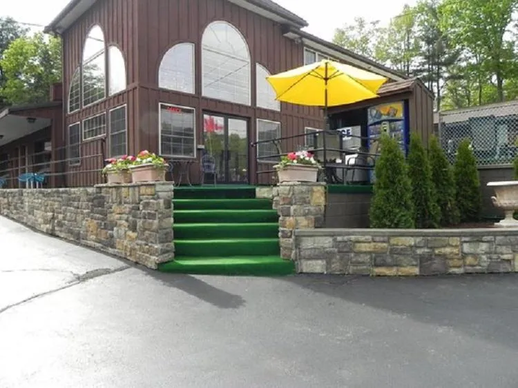 Property building in Mohican Resort Motel, Conveniently located to all Lake George attractions