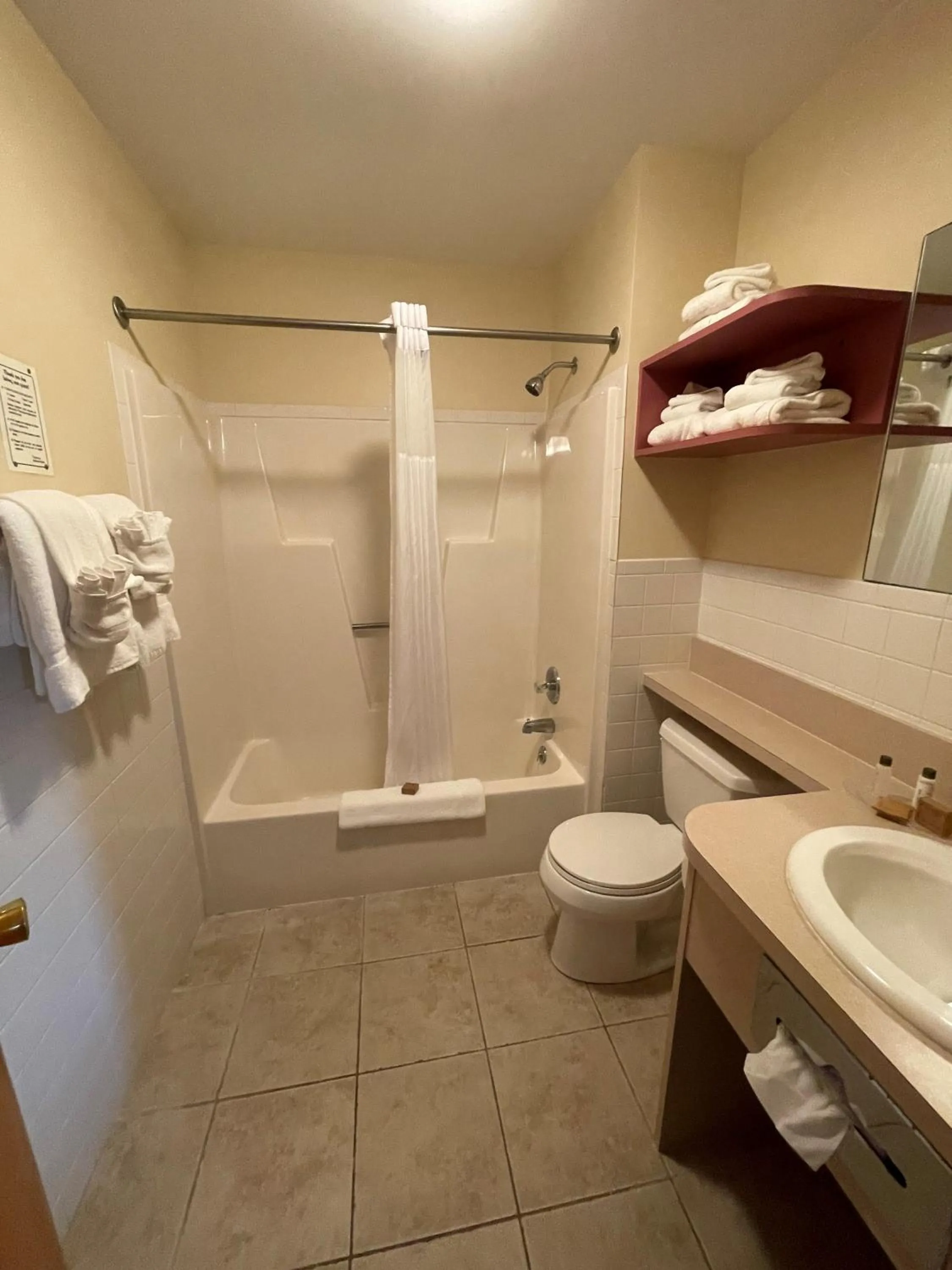 Mohican Resort Motel, Conveniently located to all Lake George attractions