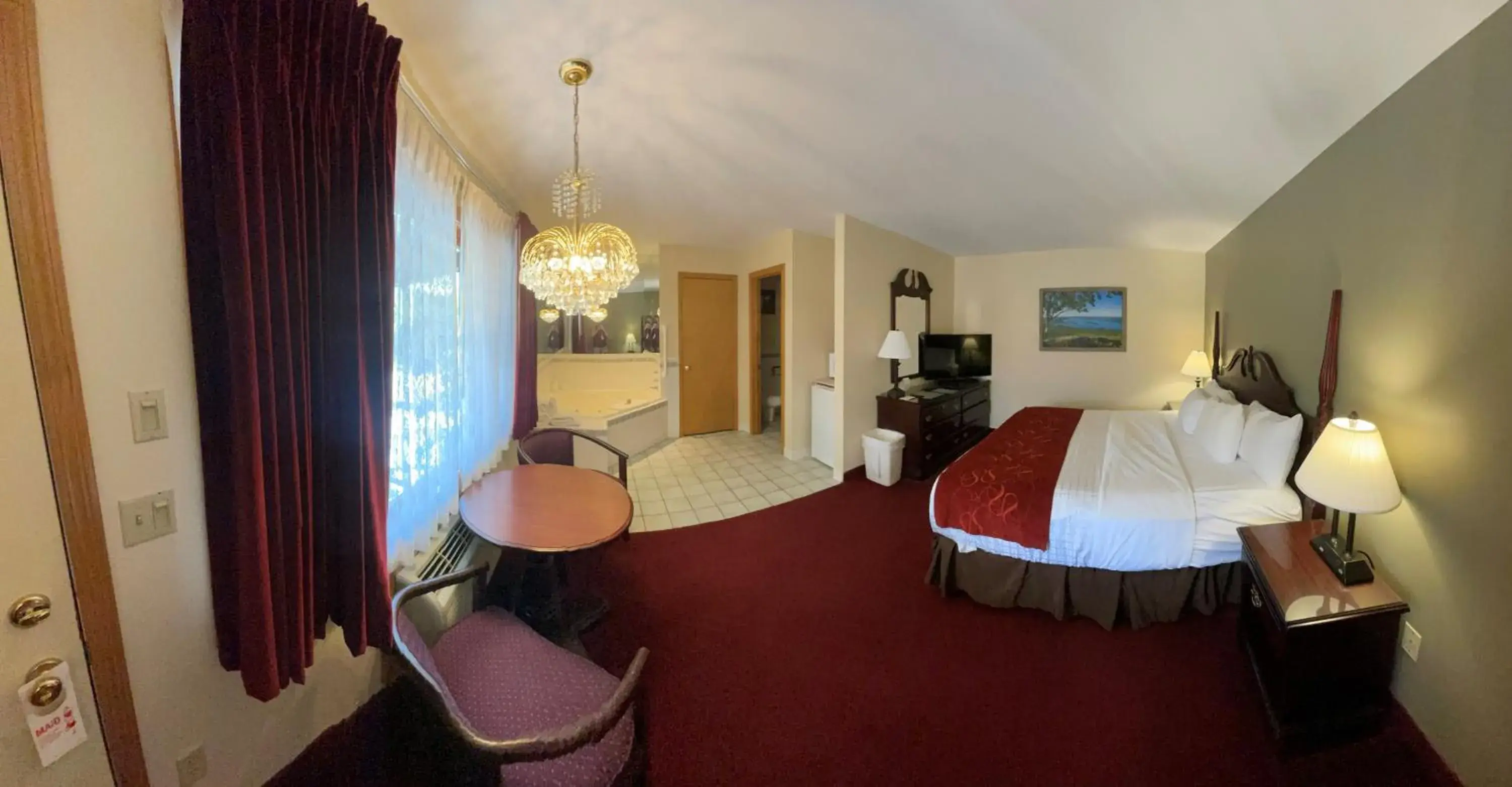 King Room with Spa Bath in Mohican Resort Motel, Conveniently located to all Lake George attractions King Room with Spa Bath in Mohican Resort Motel, Conveniently located to all Lake George attractions