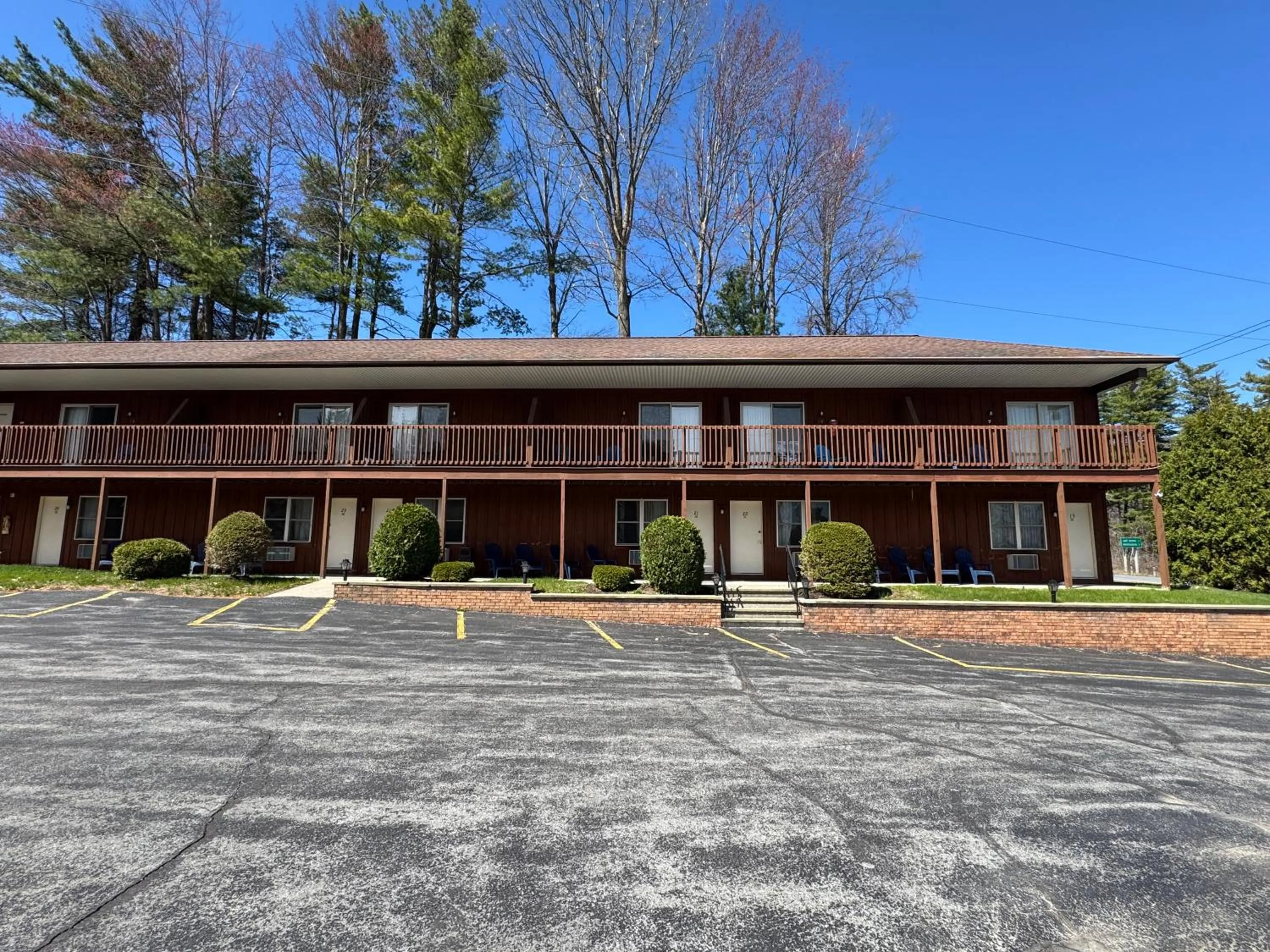 Mohican Resort Motel, Conveniently located to all Lake George attractions