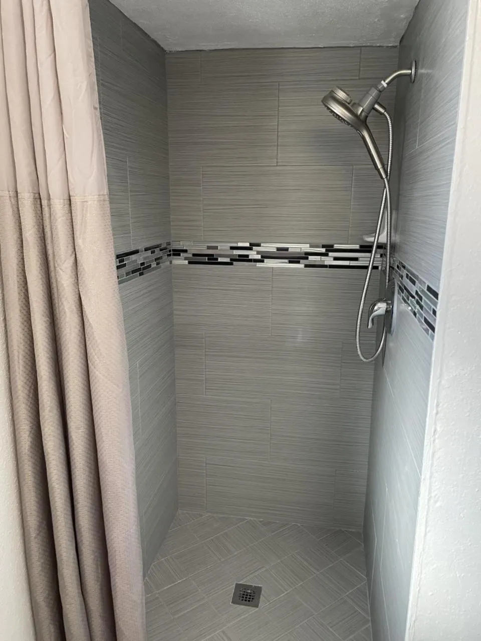 Shower in Downtown Inn