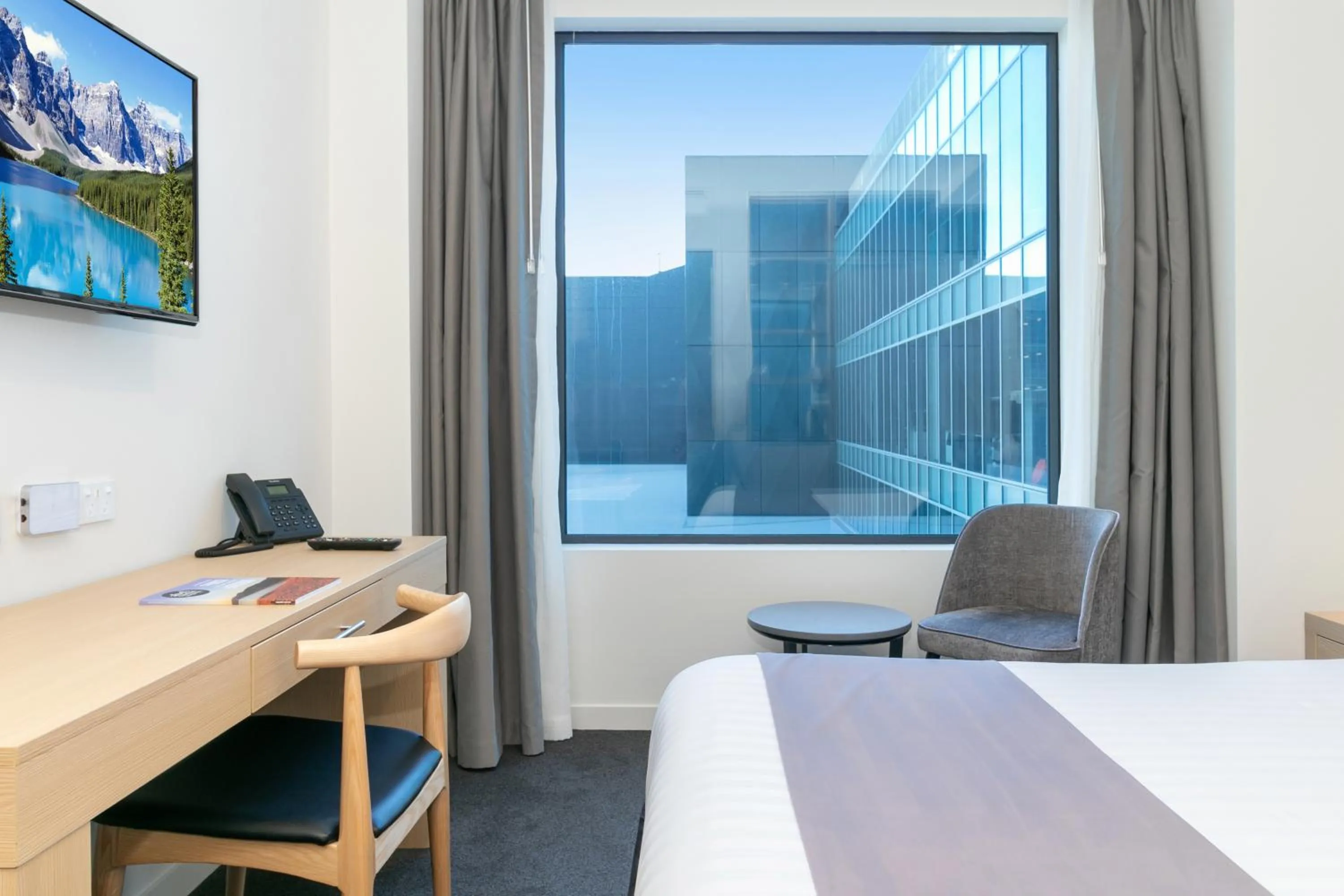 City view, Bed in Christchurch City Hotel