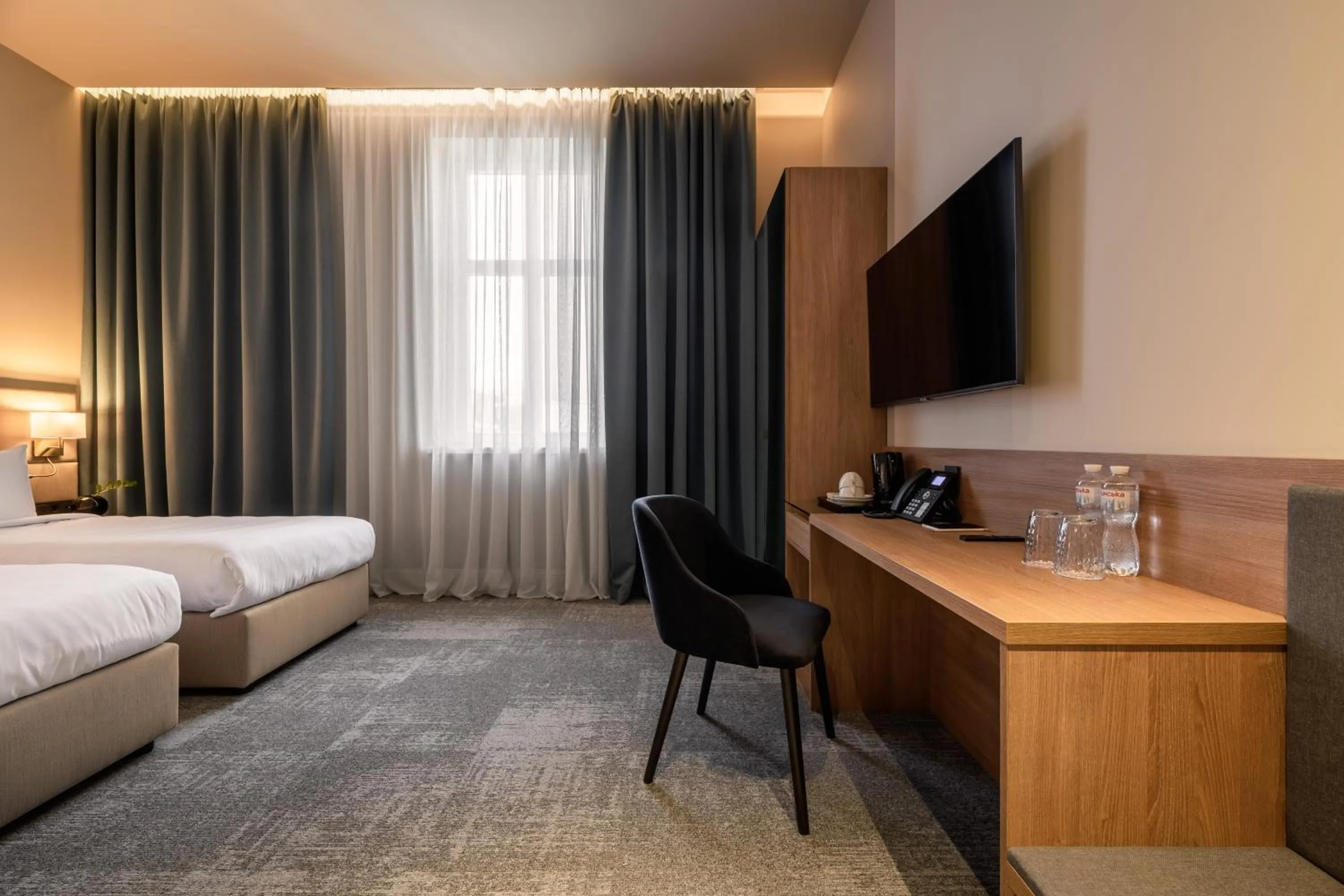 Photo of the whole room, Bed in Maestral