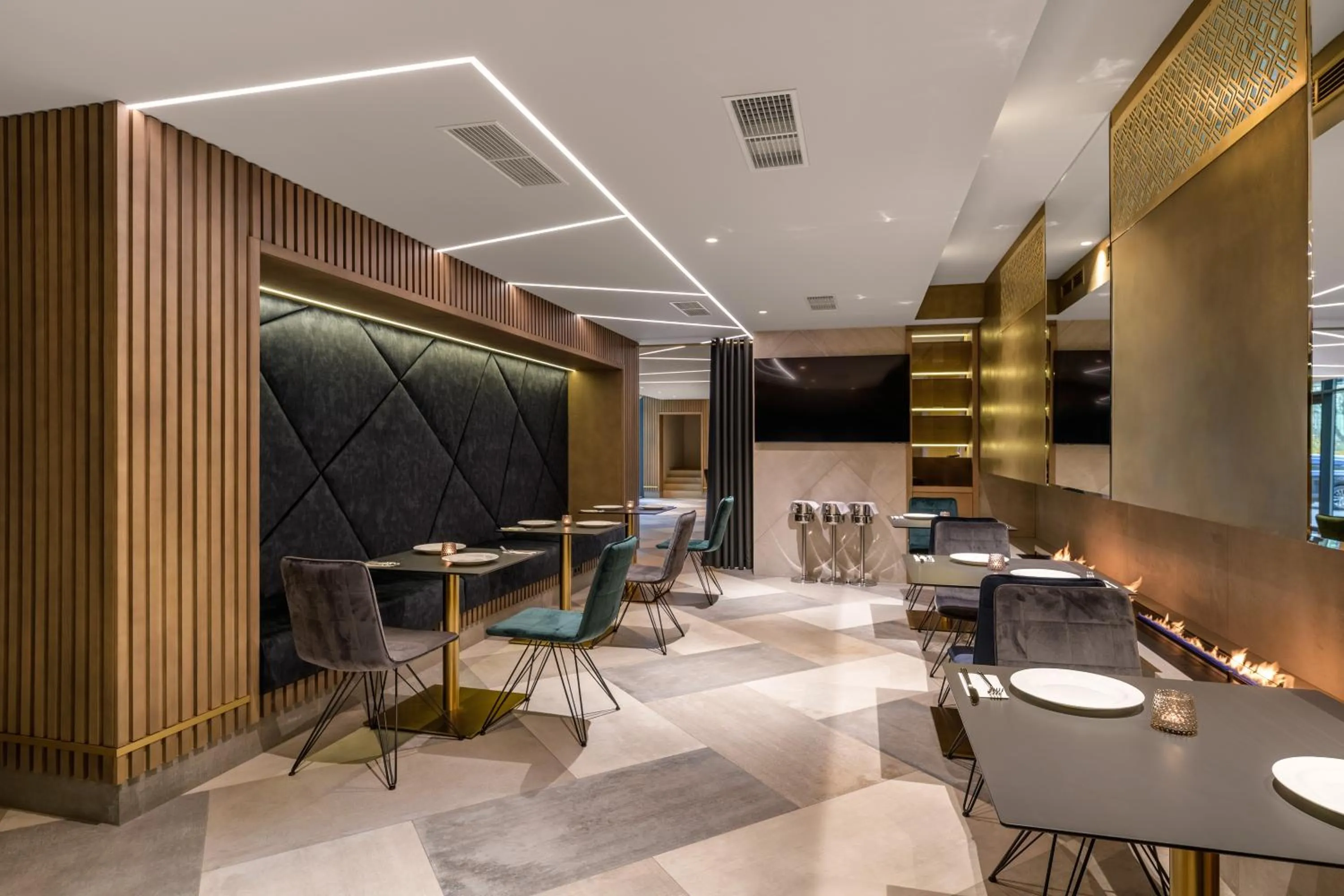 Restaurant/places to eat in Maestral