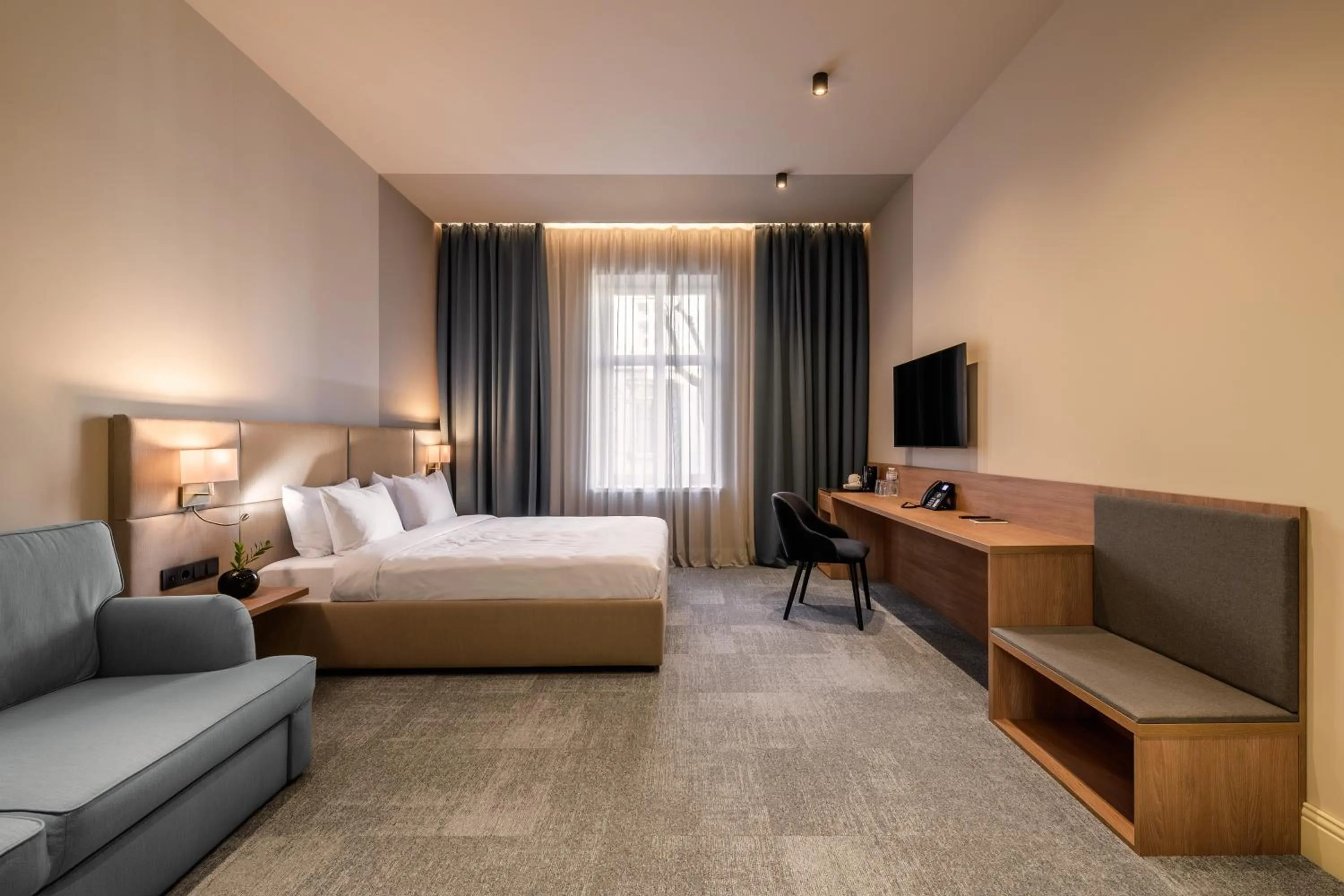 Photo of the whole room, Bed in Maestral