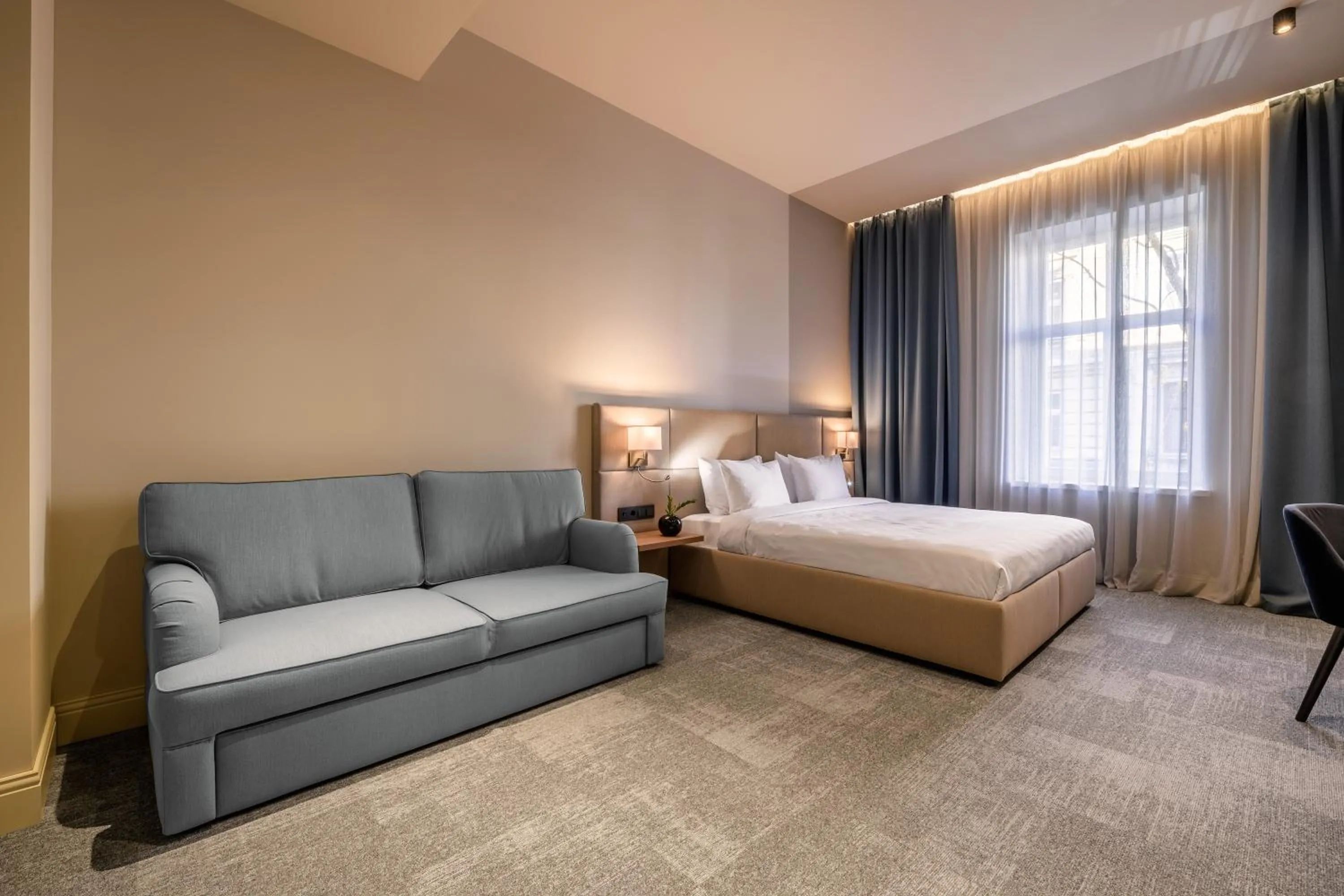 Photo of the whole room, Bed in Maestral