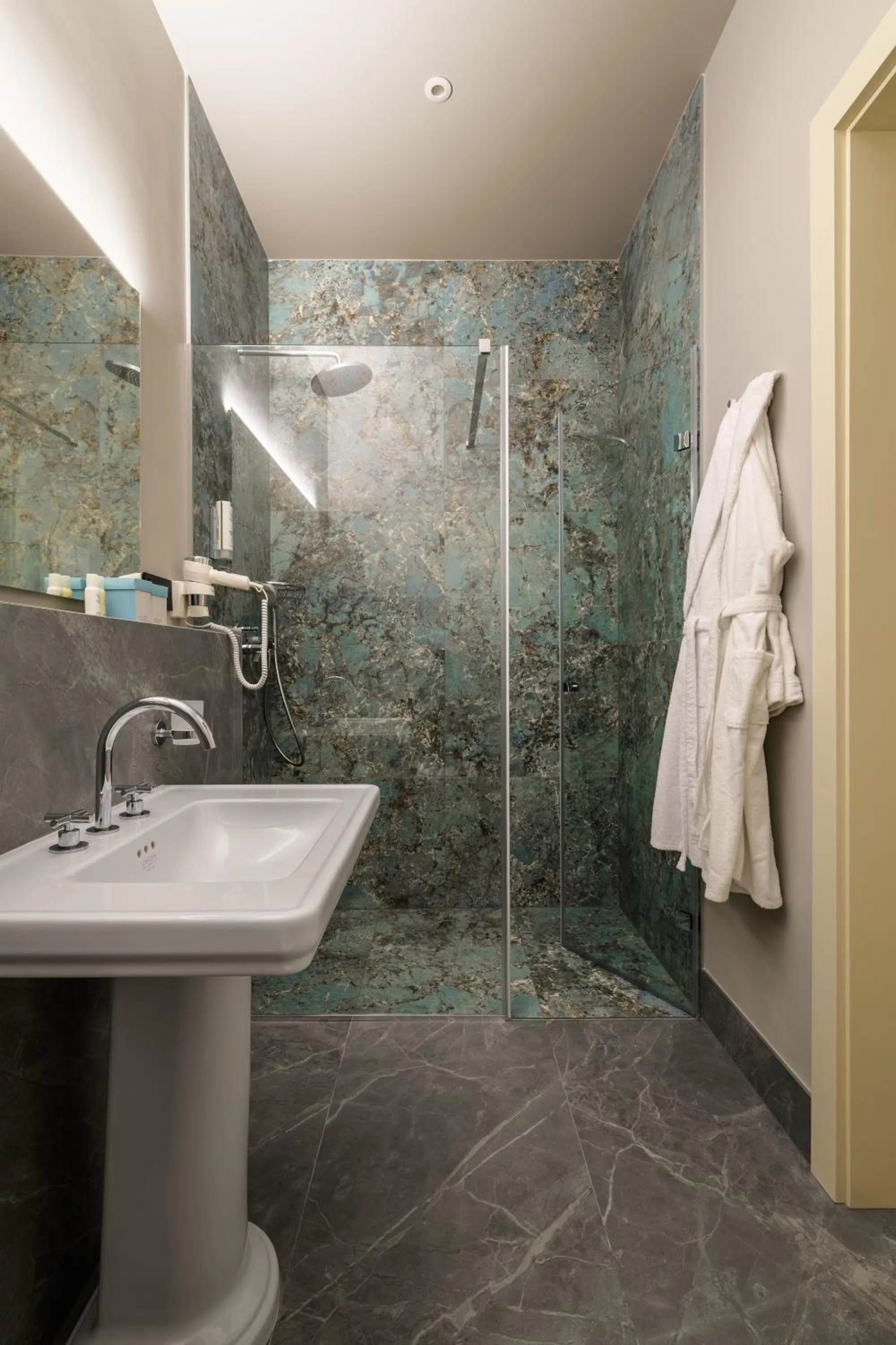 Bathroom in Maestral