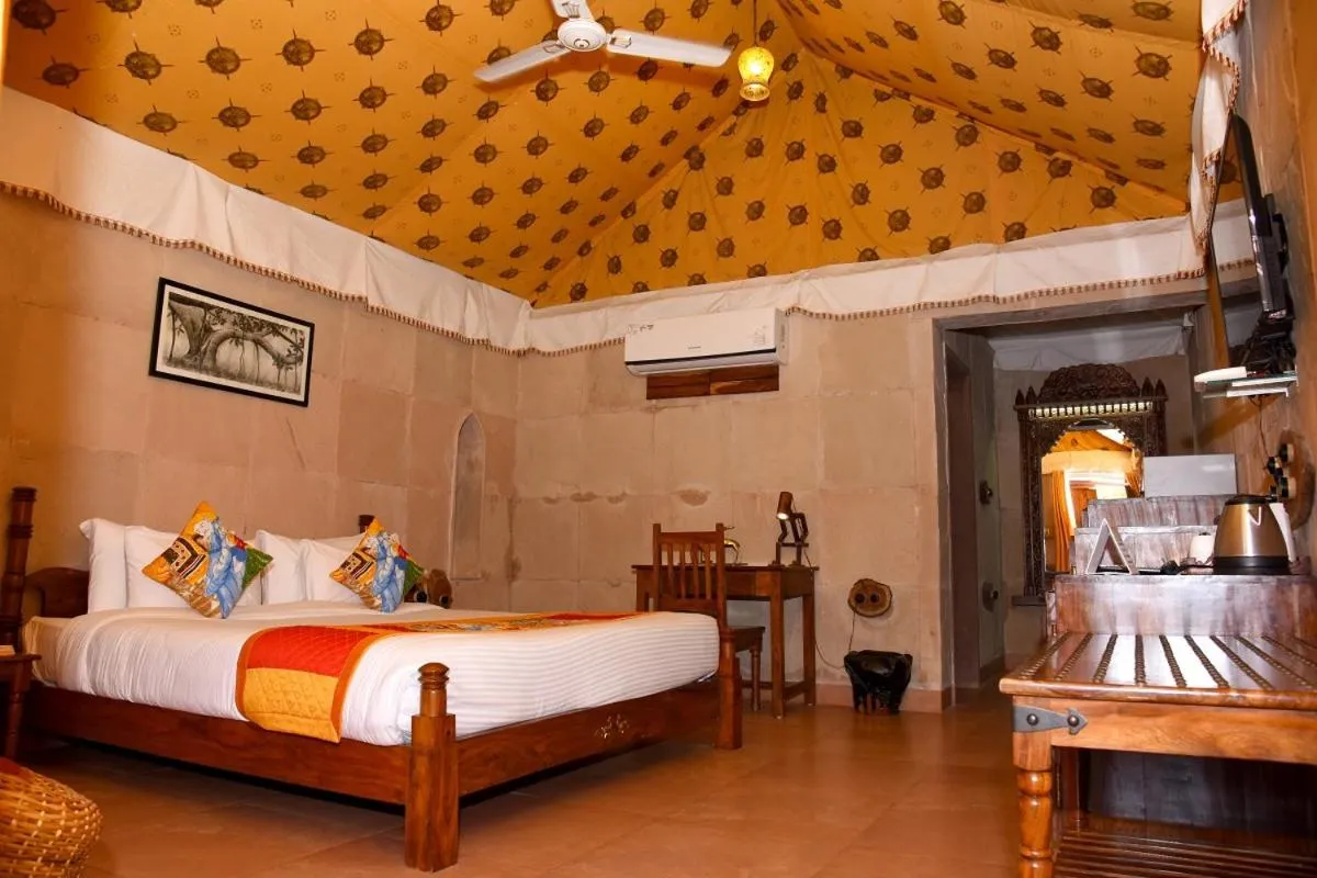 Bedroom, Bed in Puratan Qila