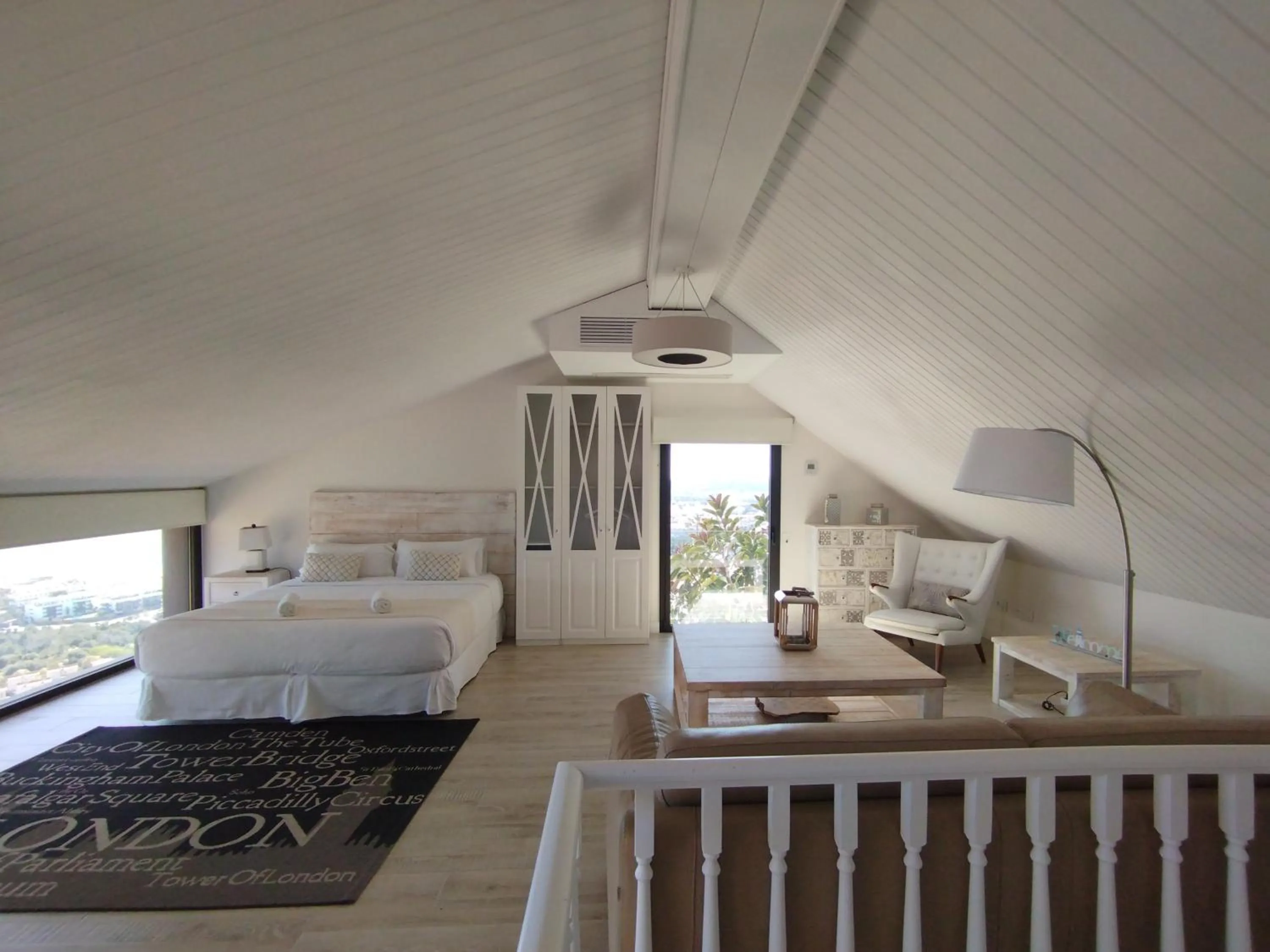 Bed in Sitges Spaces Sea View Villa- 6 Bedrooms, 5 bathrooms, 2 private pools, Near center