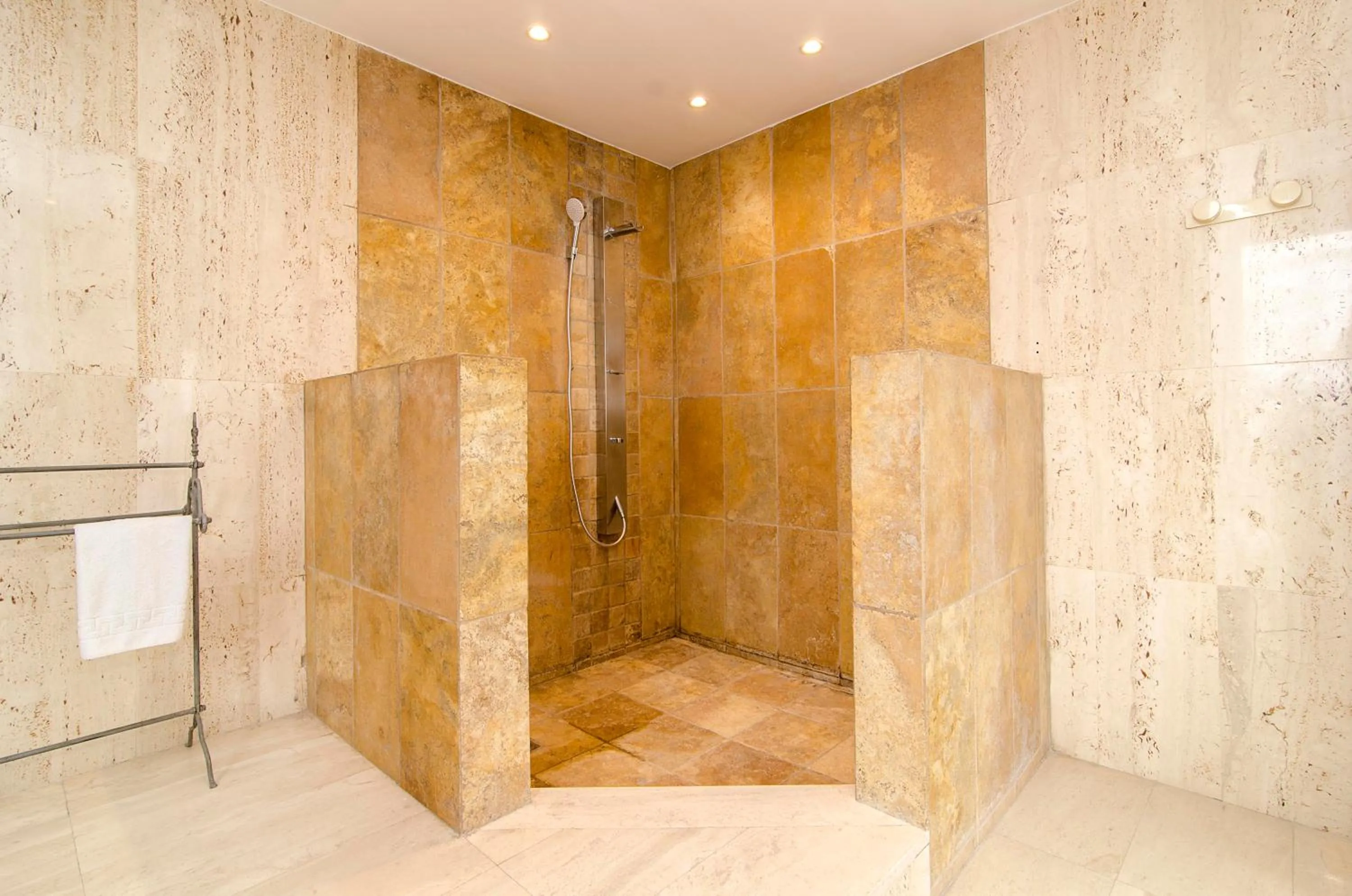 Sitges Spaces Sea View Villa- 6 Bedrooms, 5 bathrooms, 2 private pools, Near center