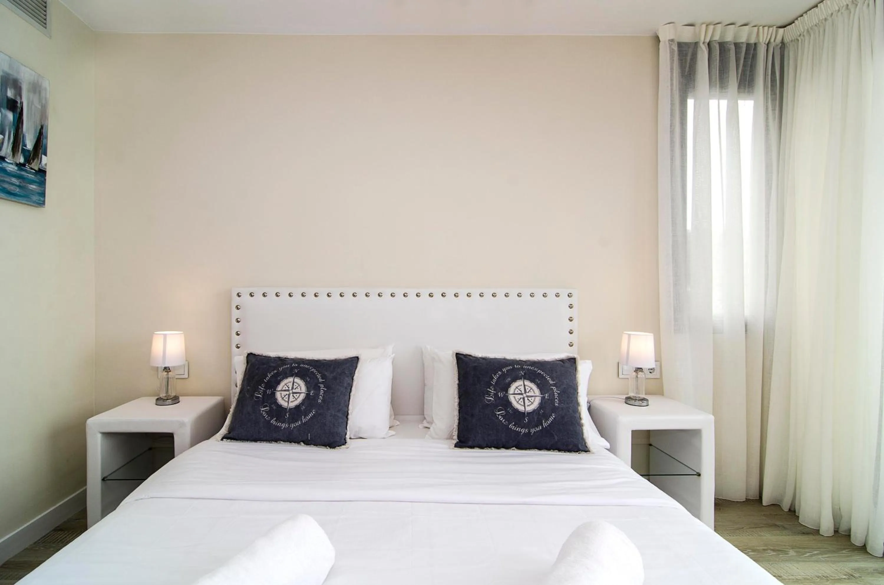 Bed in Sitges Spaces Sea View Villa- 6 Bedrooms, 5 bathrooms, 2 private pools, Near center