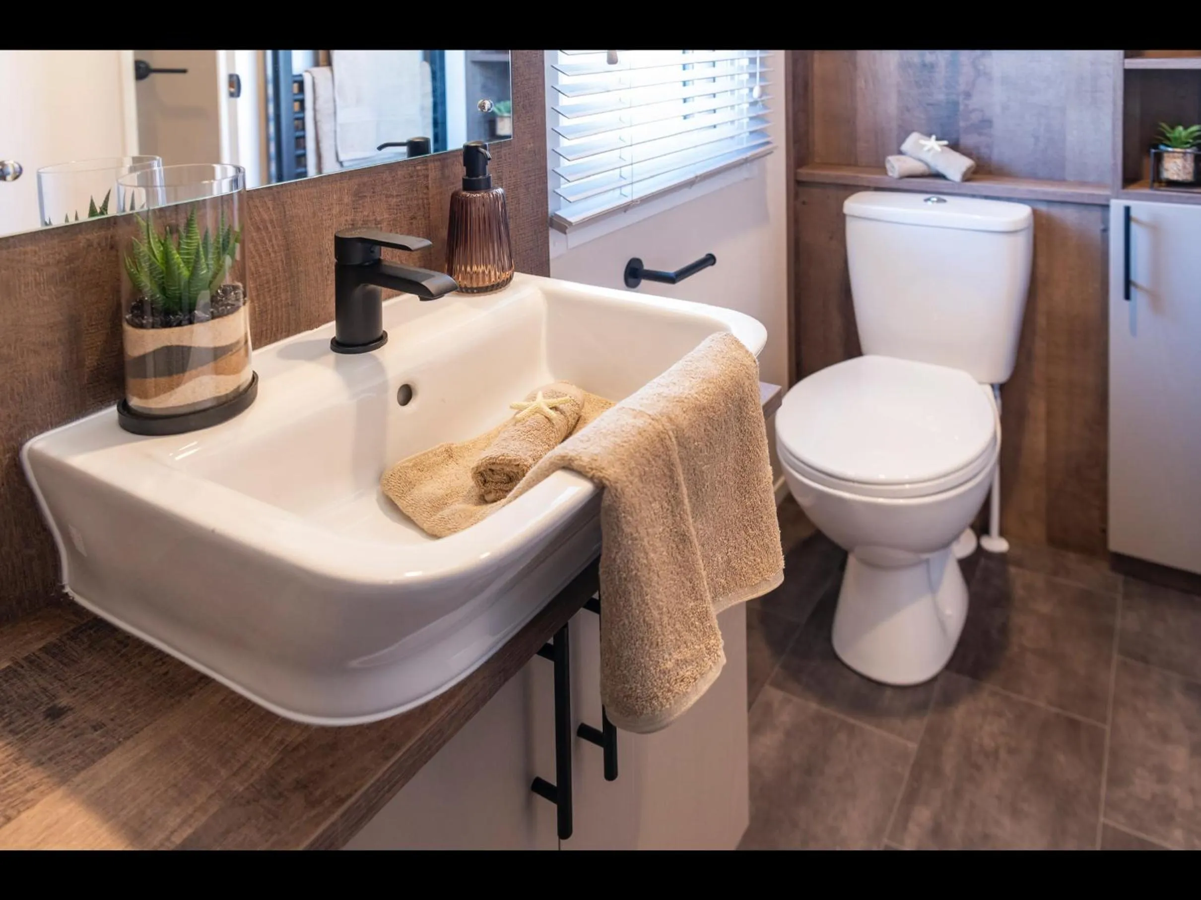 Bathroom in Sure Studio by Best Western Brackenborough Lakes & Resort