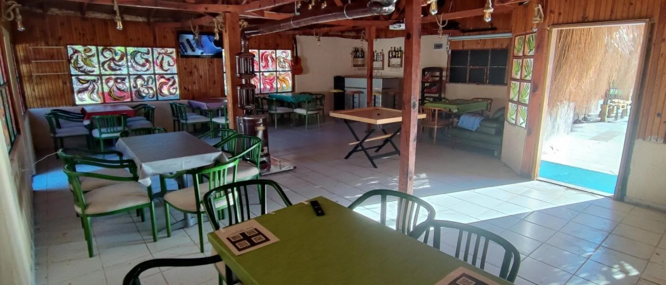 Communal lounge/ TV room in ORANGE BEACH CAMP