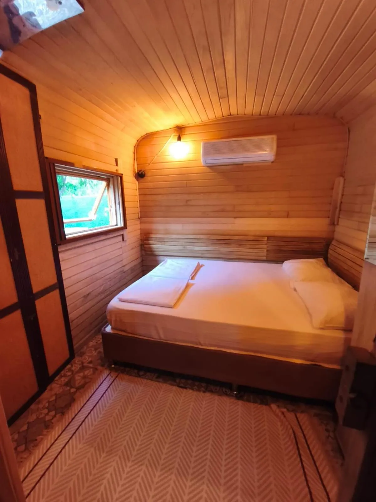 Bed in ORANGE BEACH CAMP