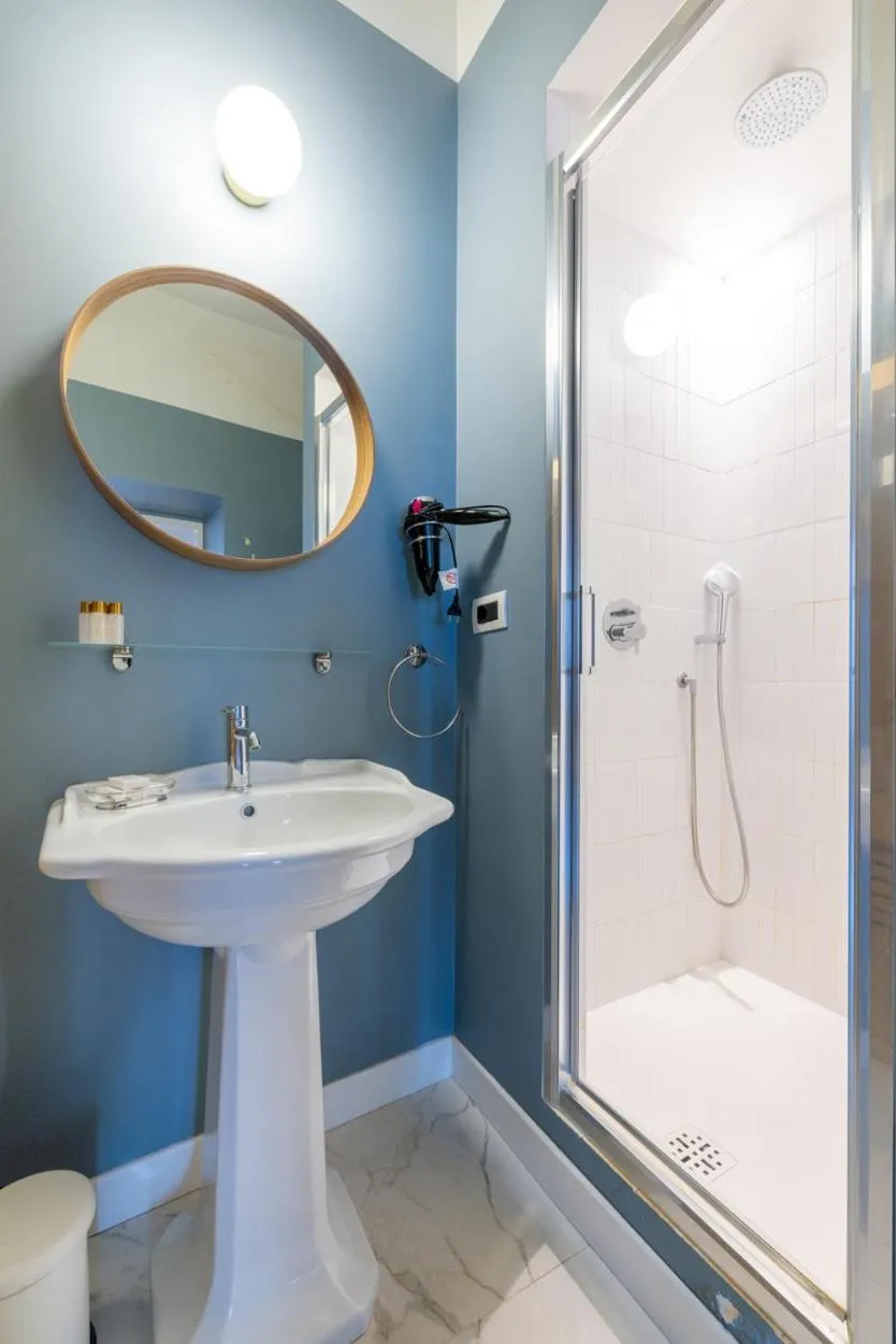 Shower in 4 Fontane Private Suites