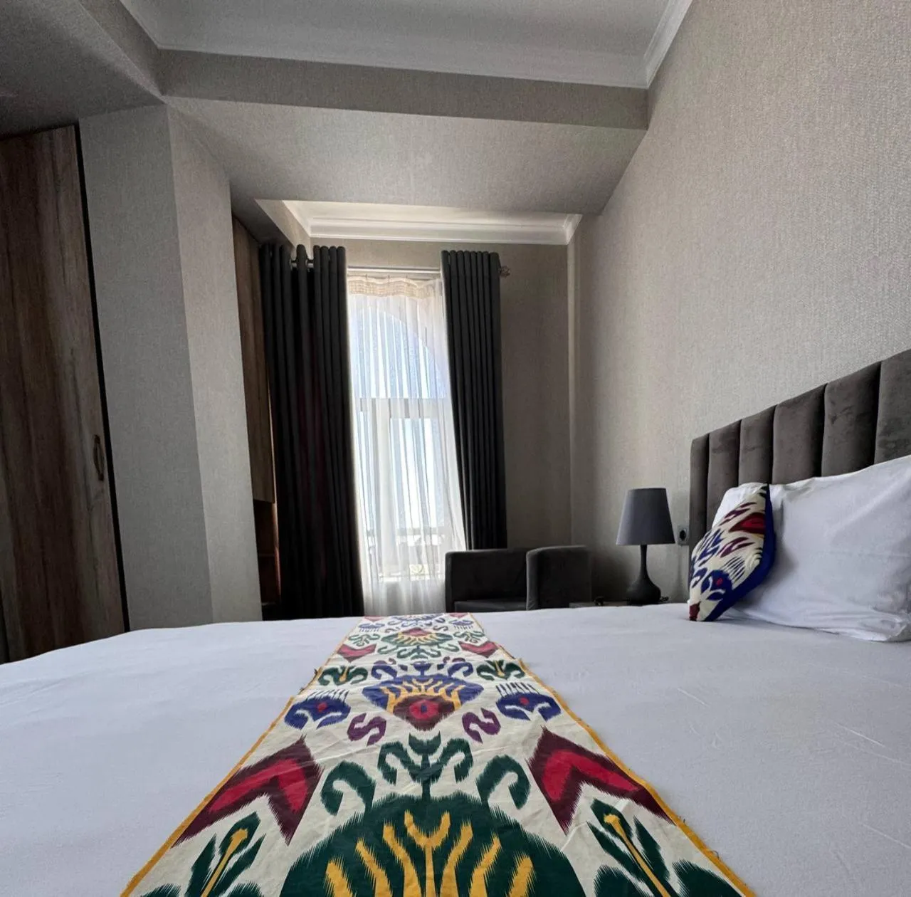 Bed in Samarqand Darvoza