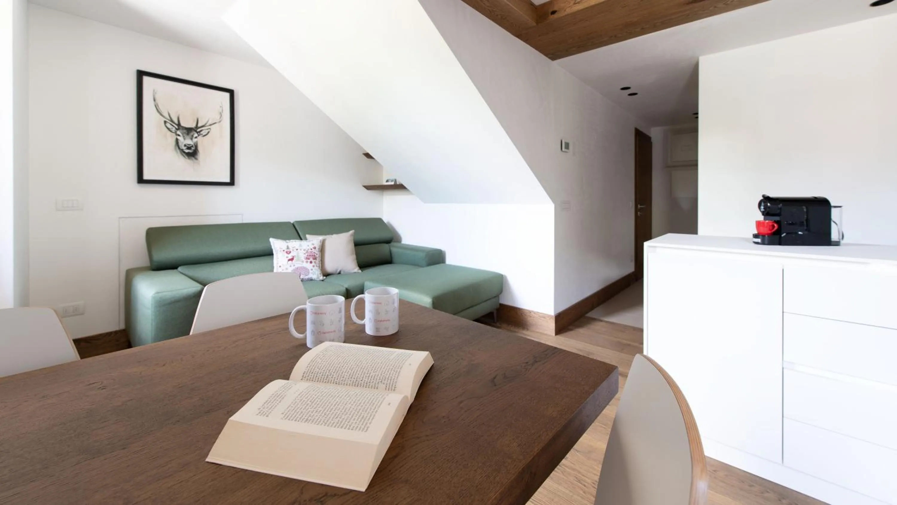 Seating area in Italianway - Morcelli 4