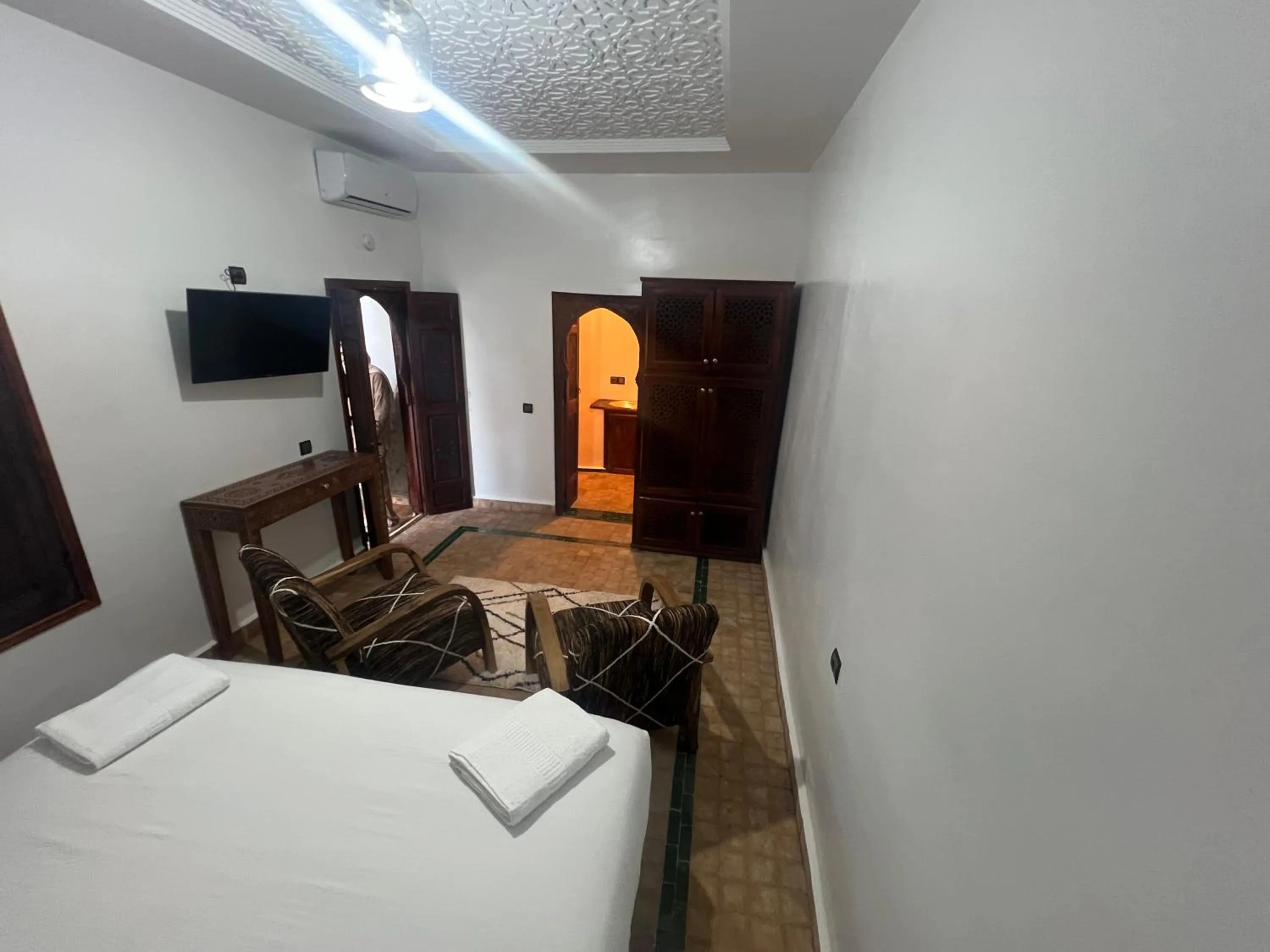 Communal lounge/ TV room, Bed in Oloft