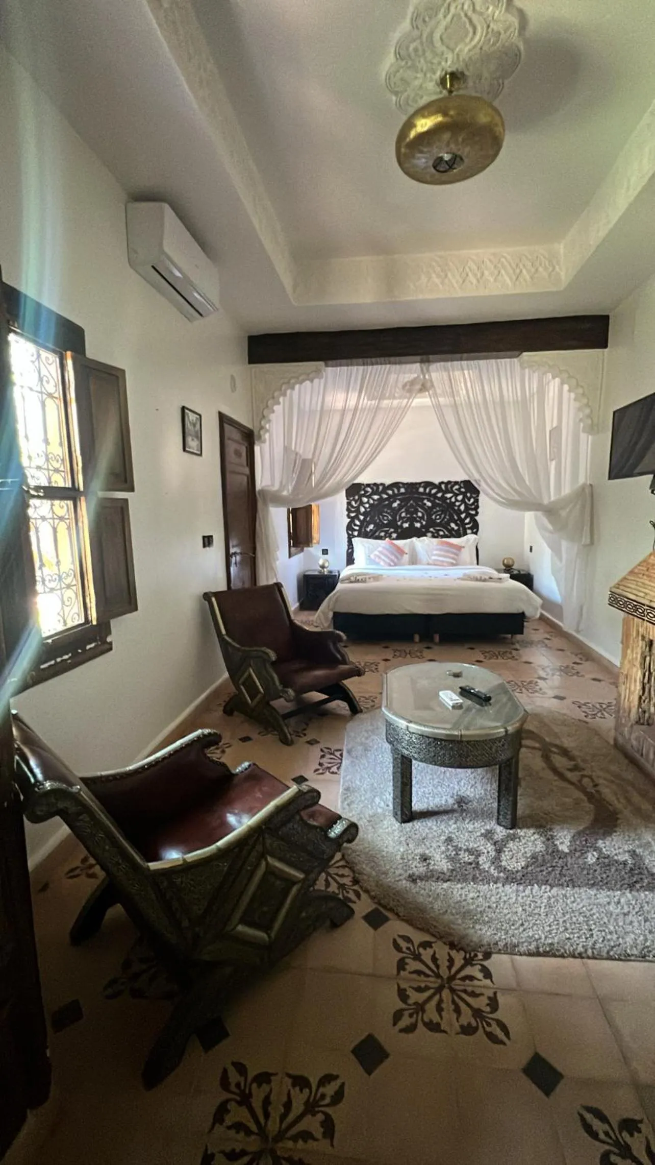 Photo of the whole room, Bed in Oloft