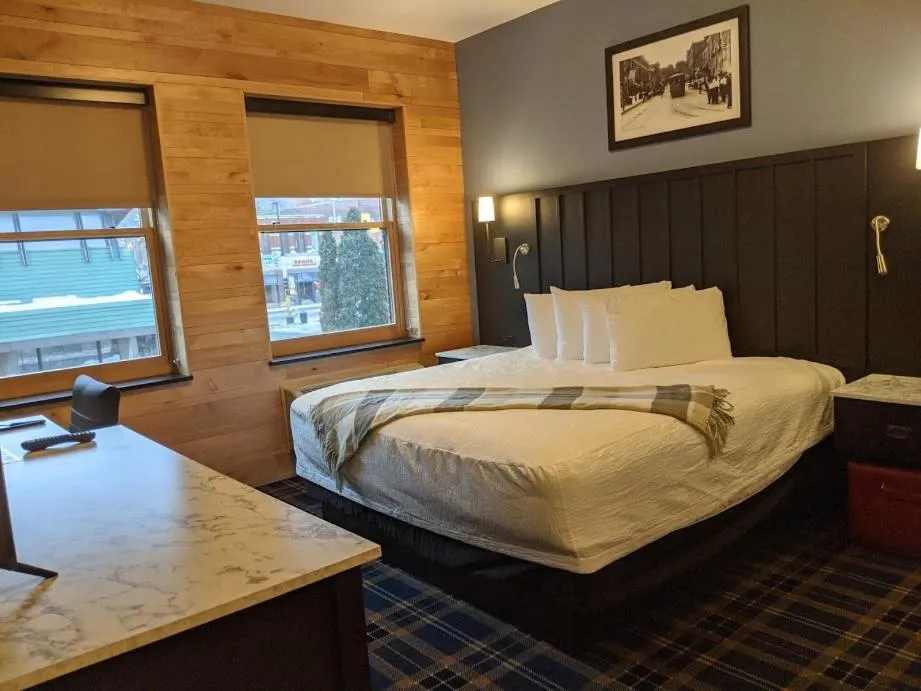 Bed in Water Street Inn