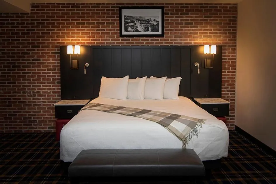 Bed in Water Street Inn