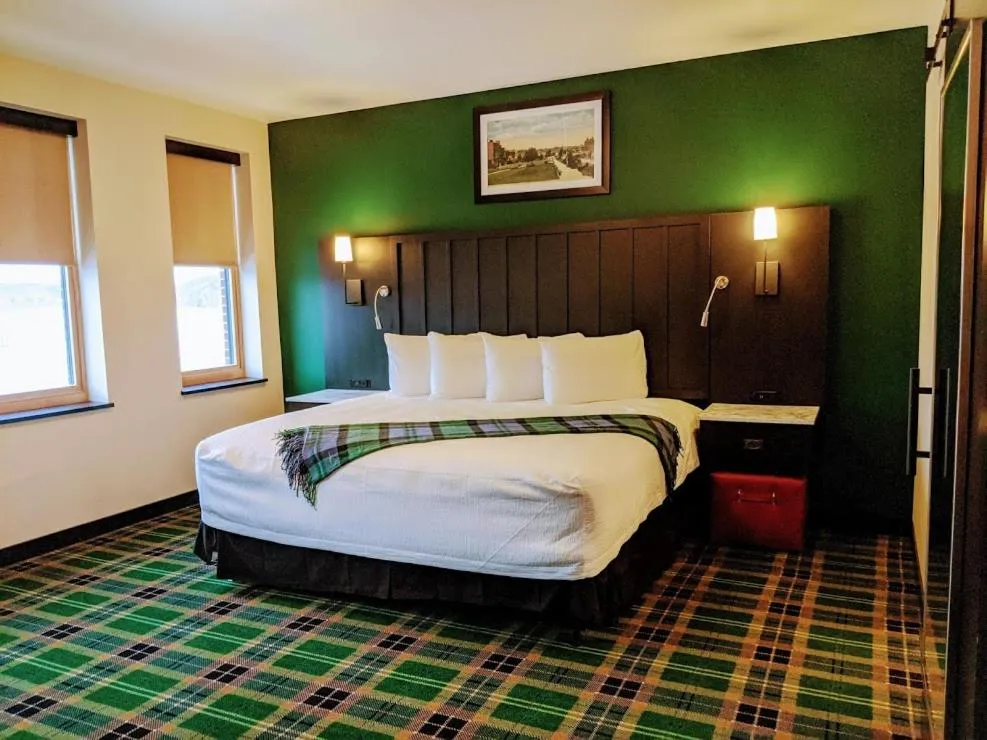 Bed in Water Street Inn